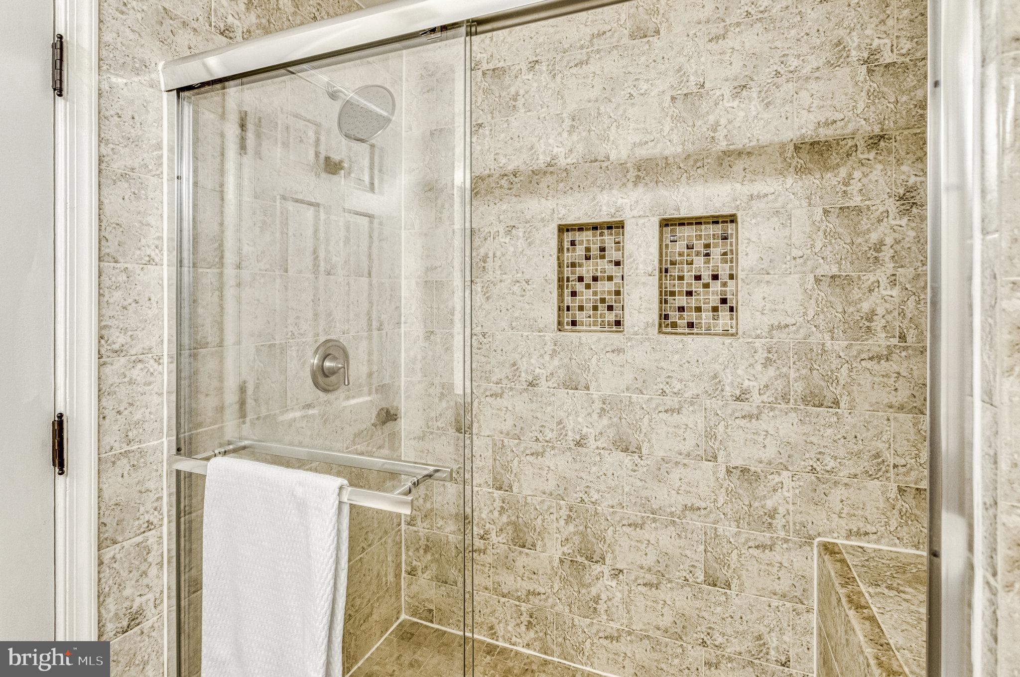 TWIN LAKES - Residential