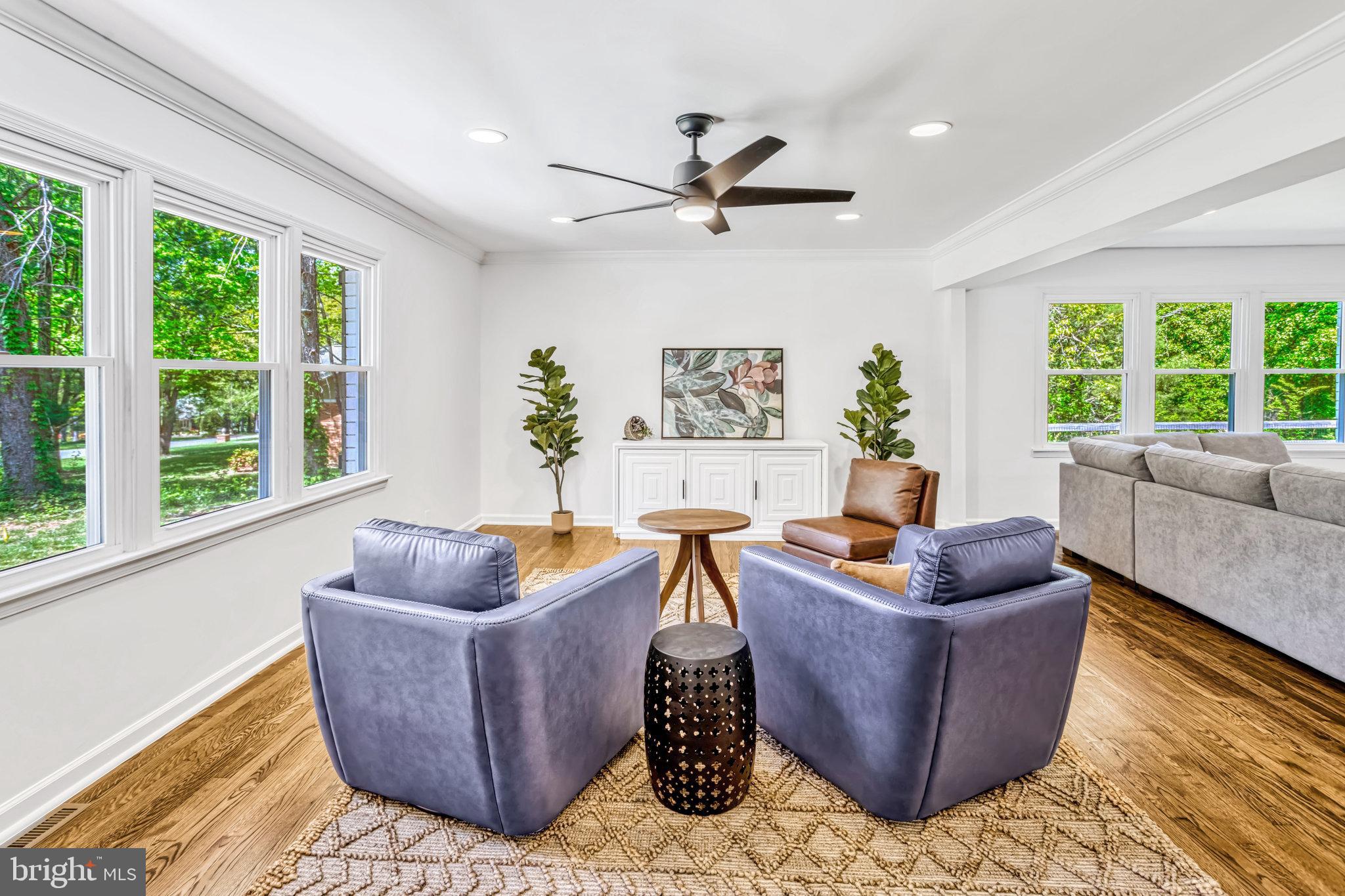 TWIN LAKES - Residential