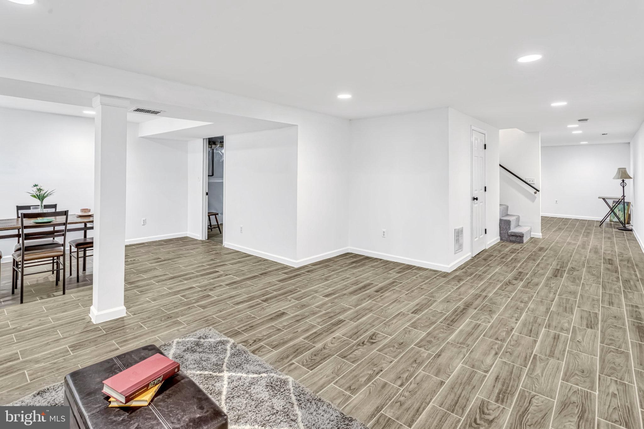 TWIN LAKES - Residential