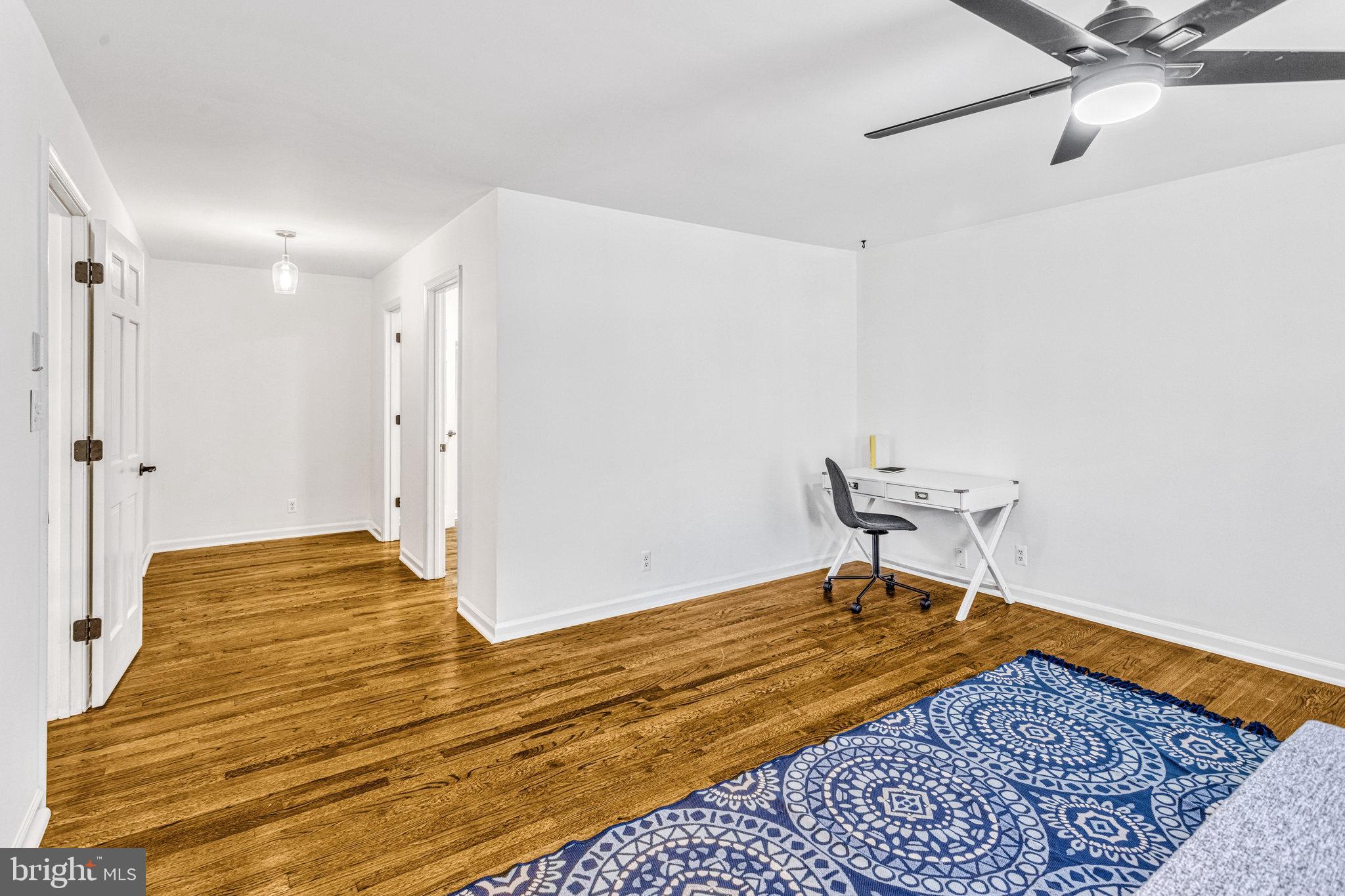 TWIN LAKES - Residential