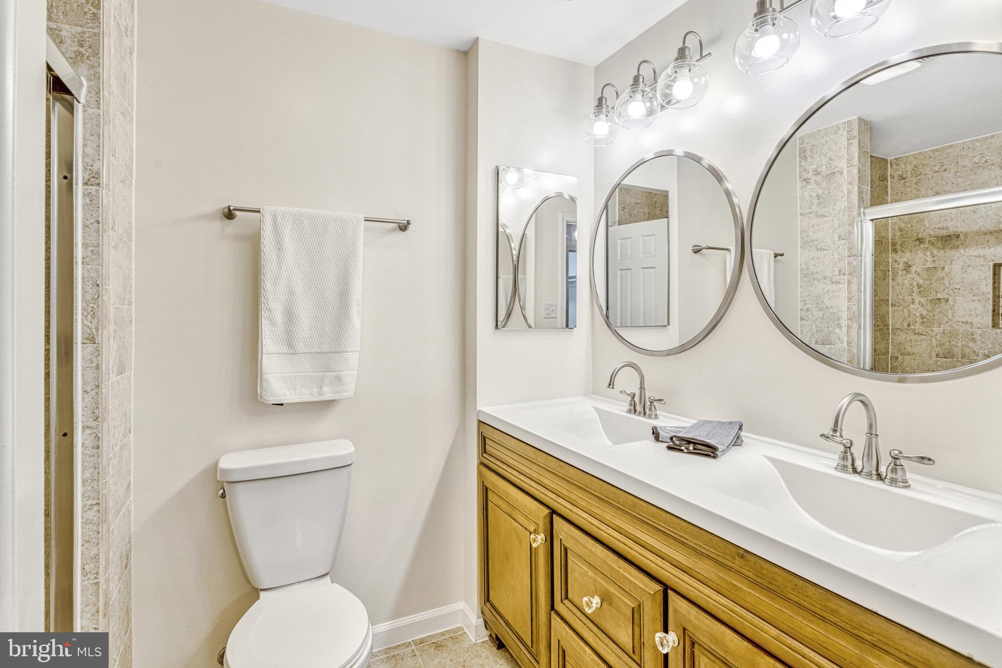 TWIN LAKES - Residential