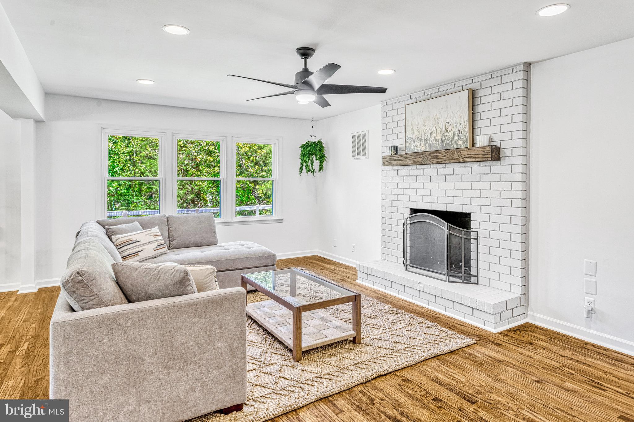 TWIN LAKES - Residential