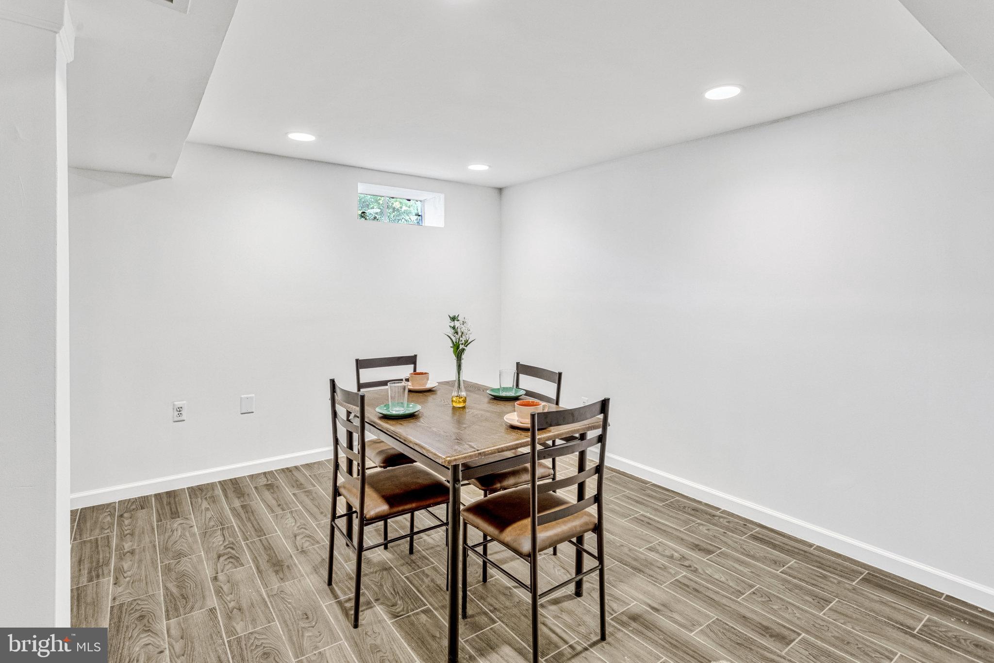 TWIN LAKES - Residential