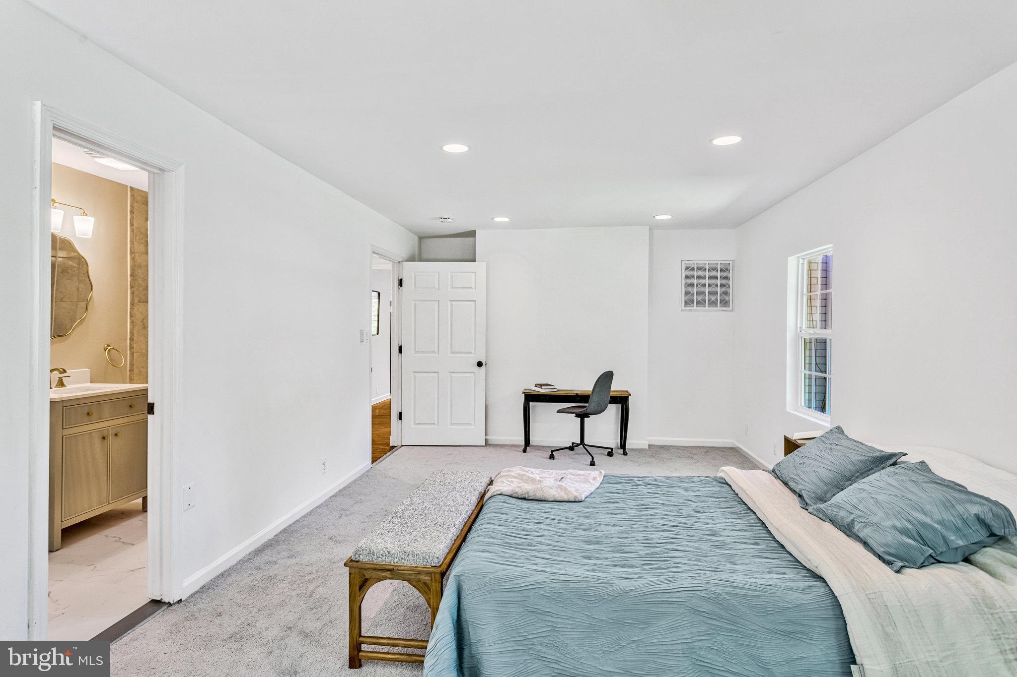 TWIN LAKES - Residential