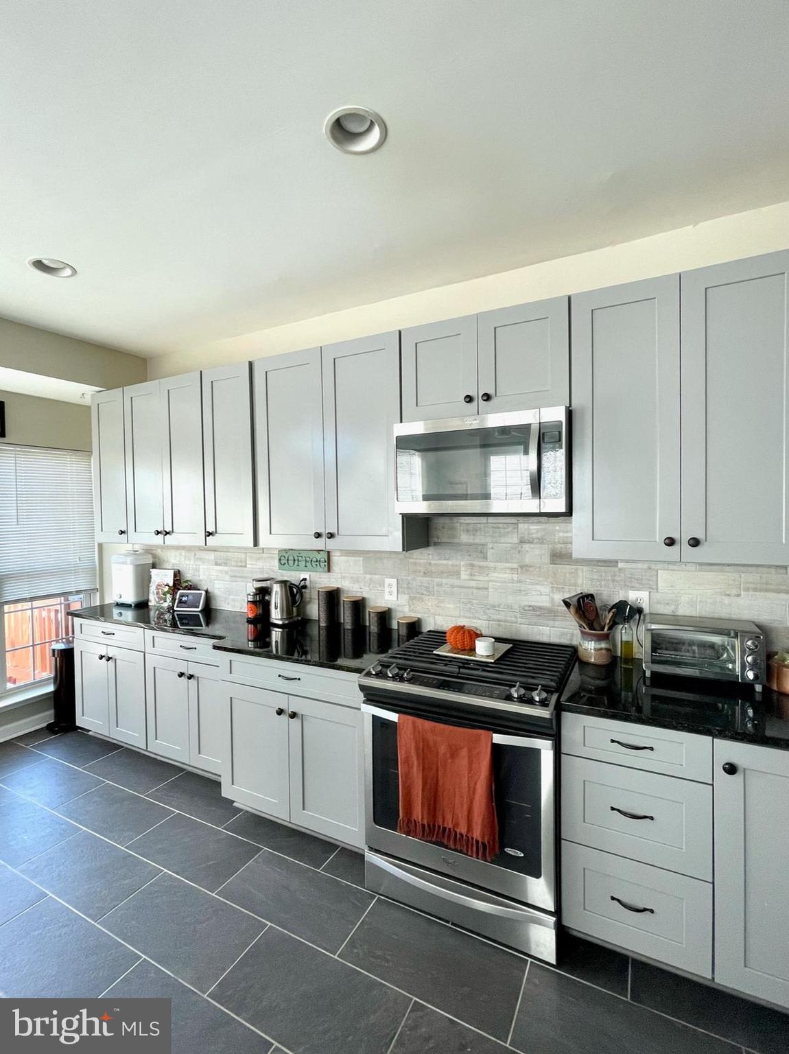 LOUDOUN PARKWAY CENTER - Residential Lease