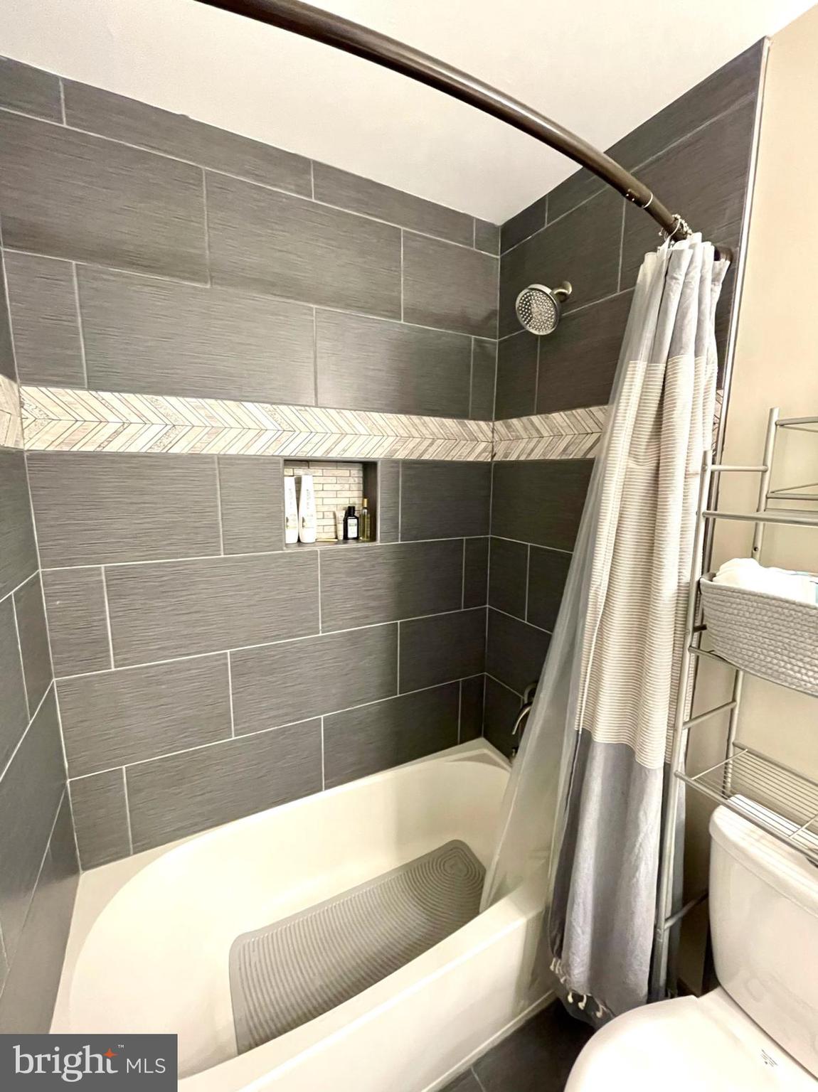 LOUDOUN PARKWAY CENTER - Residential Lease