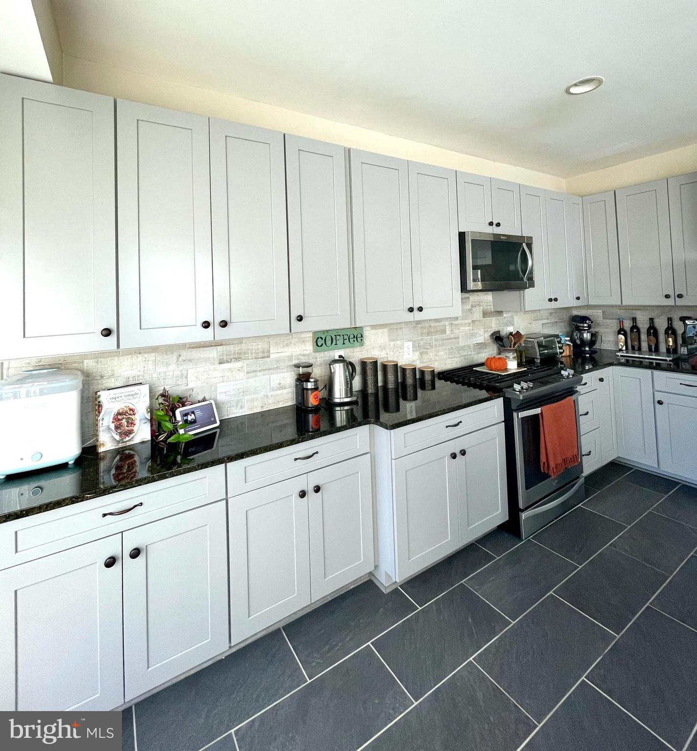 LOUDOUN PARKWAY CENTER - Residential Lease