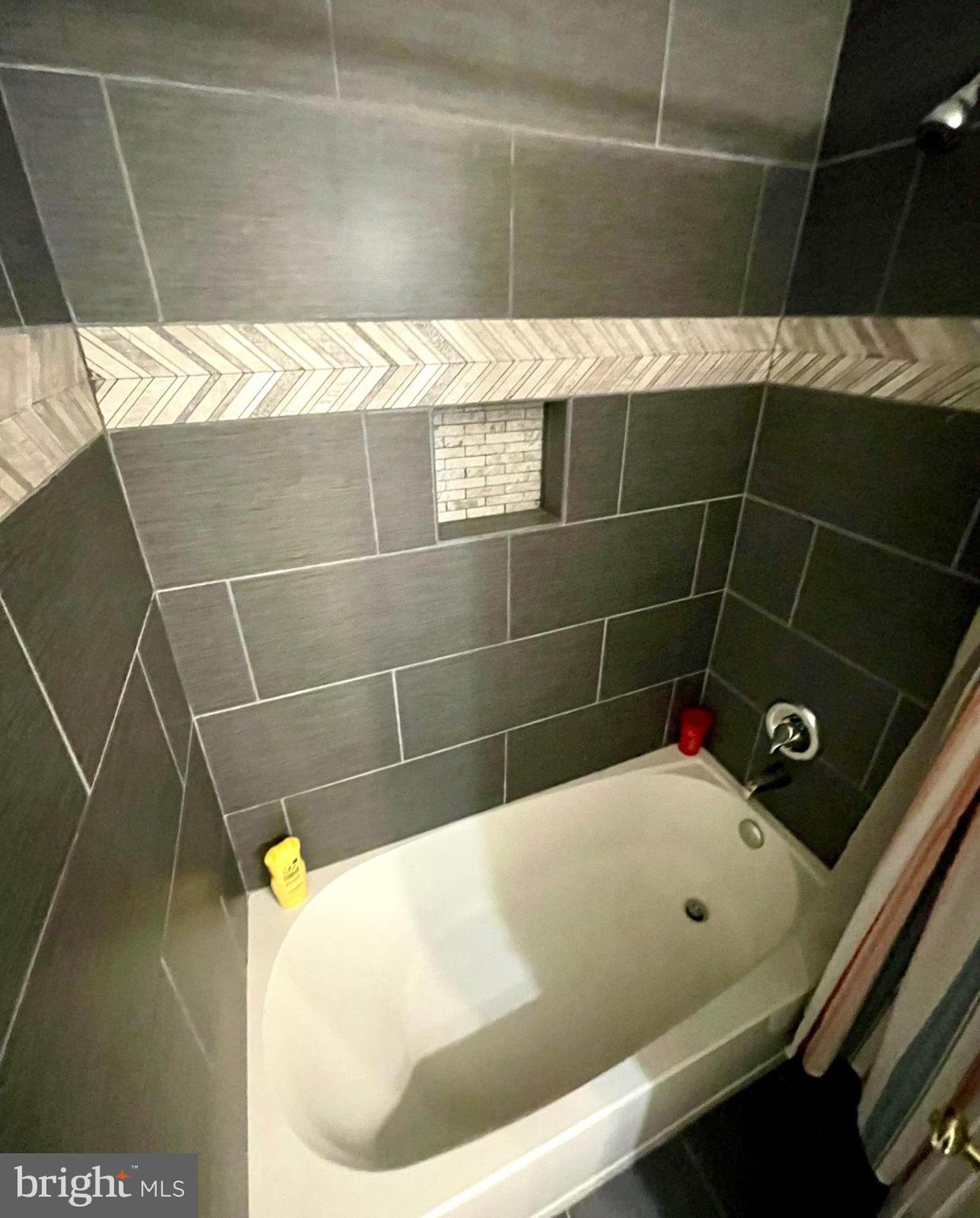 LOUDOUN PARKWAY CENTER - Residential Lease