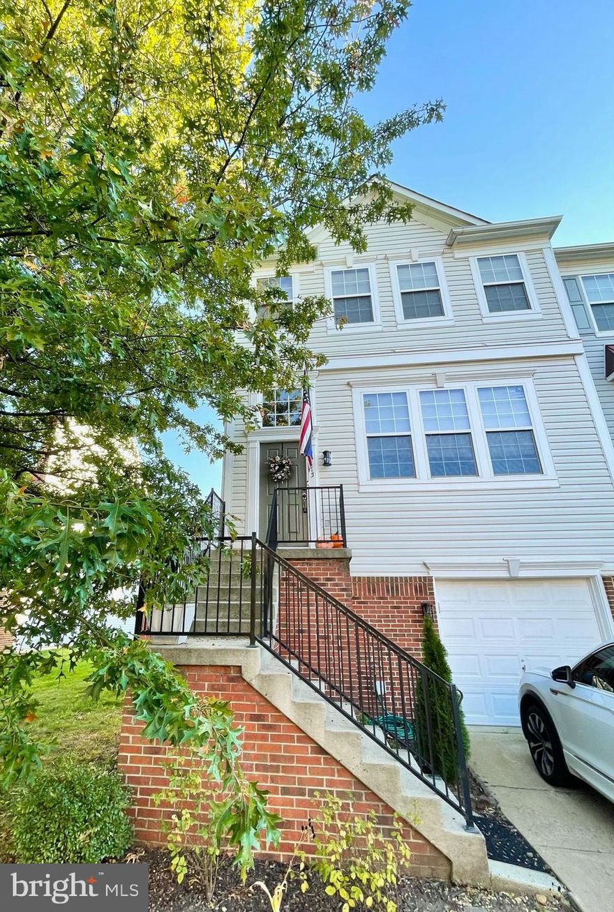 Well maintained end-unit townhome offers 4 bedrooms, 3 full bathrooms, and 1 half bathroom in the sought-after Loudoun Parkway Center. Gleaming hardwood floors, Stainless steel appliances, Upgraded countertops, Private deck – perfect for outdoor relaxing. Easy access to major transportation routes and Metro Station. Pets considered on a case-by-case basis. No smoking allowed. Tenants occupied. Showings by appointment only. Available to occupy from 06/05/2024.