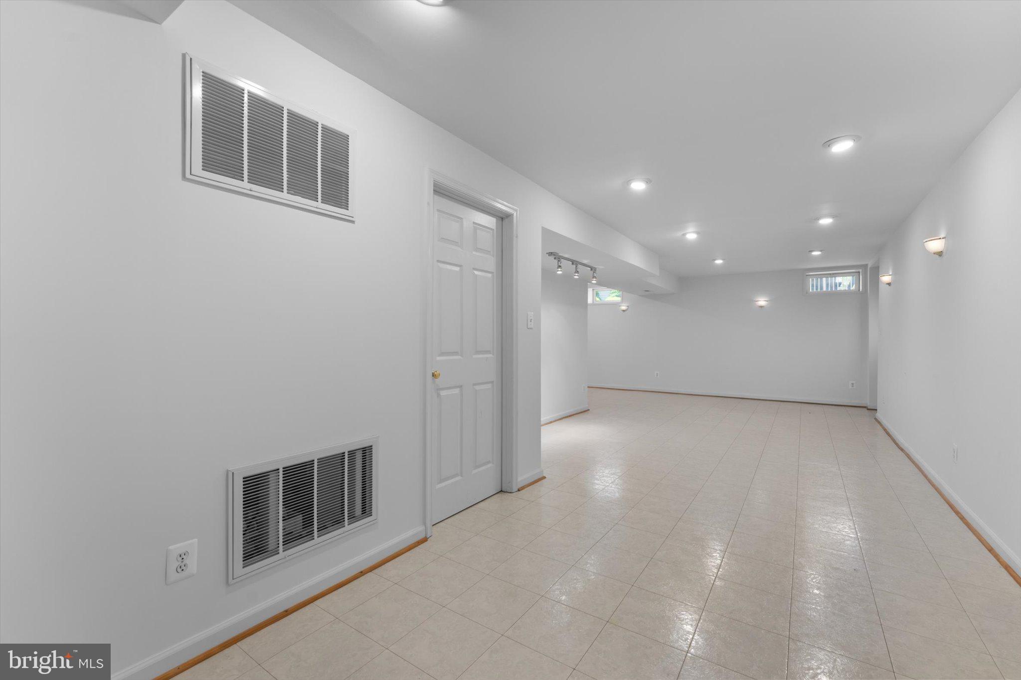 ROCKHILL CENTER ESTATES - Residential Lease