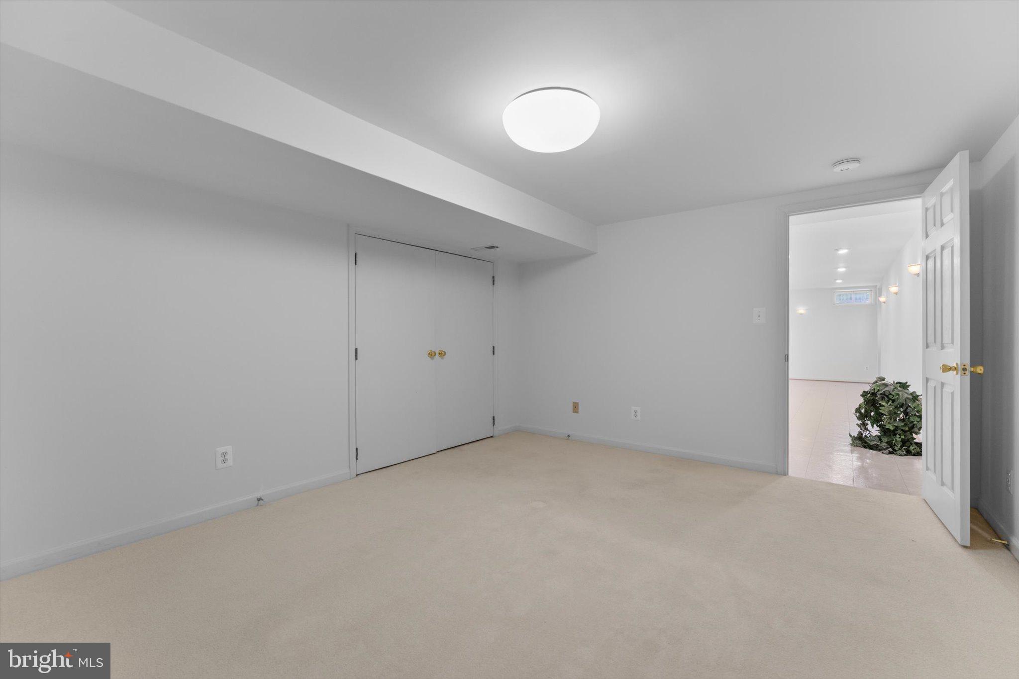 ROCKHILL CENTER ESTATES - Residential Lease