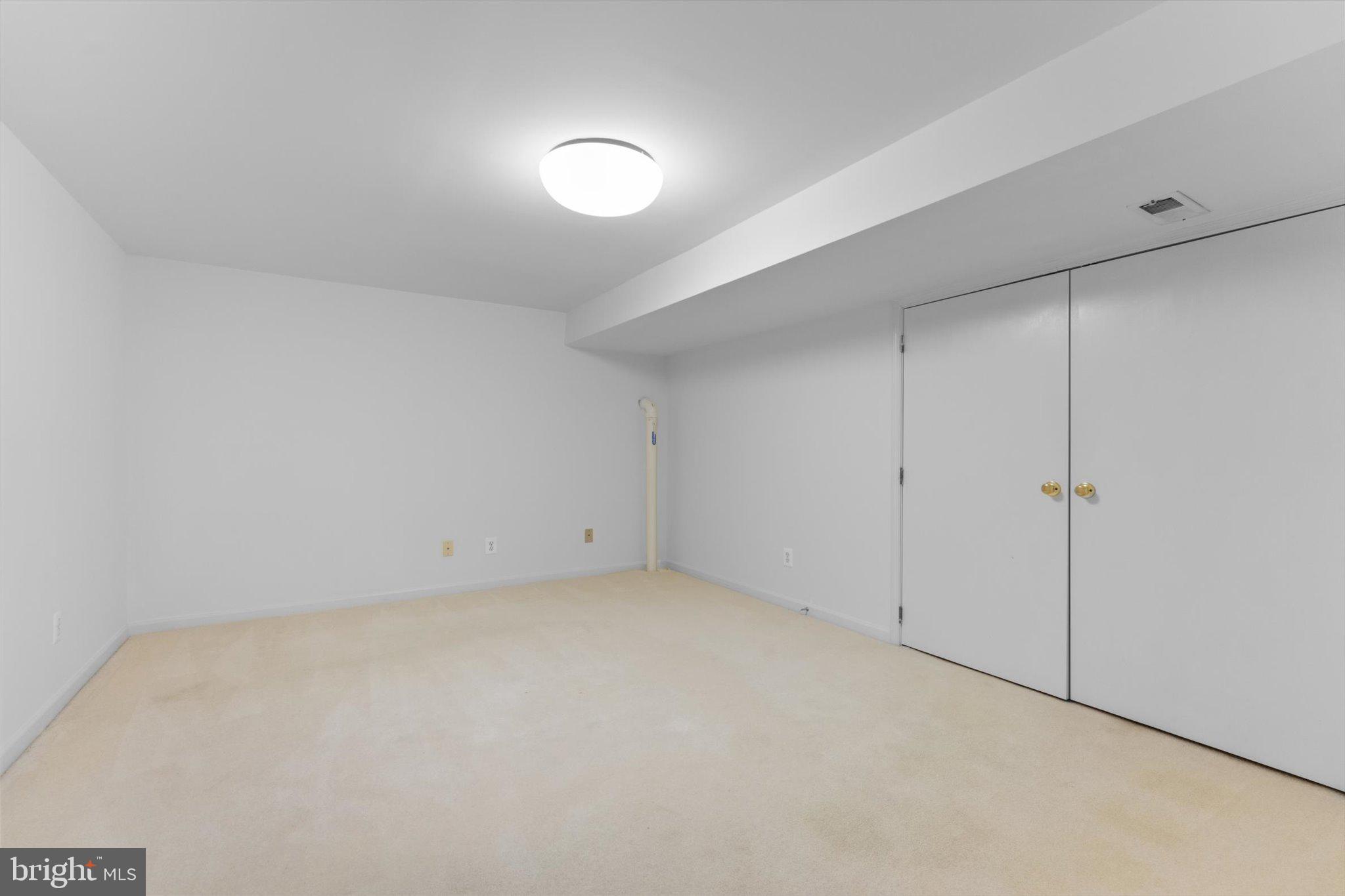 ROCKHILL CENTER ESTATES - Residential Lease