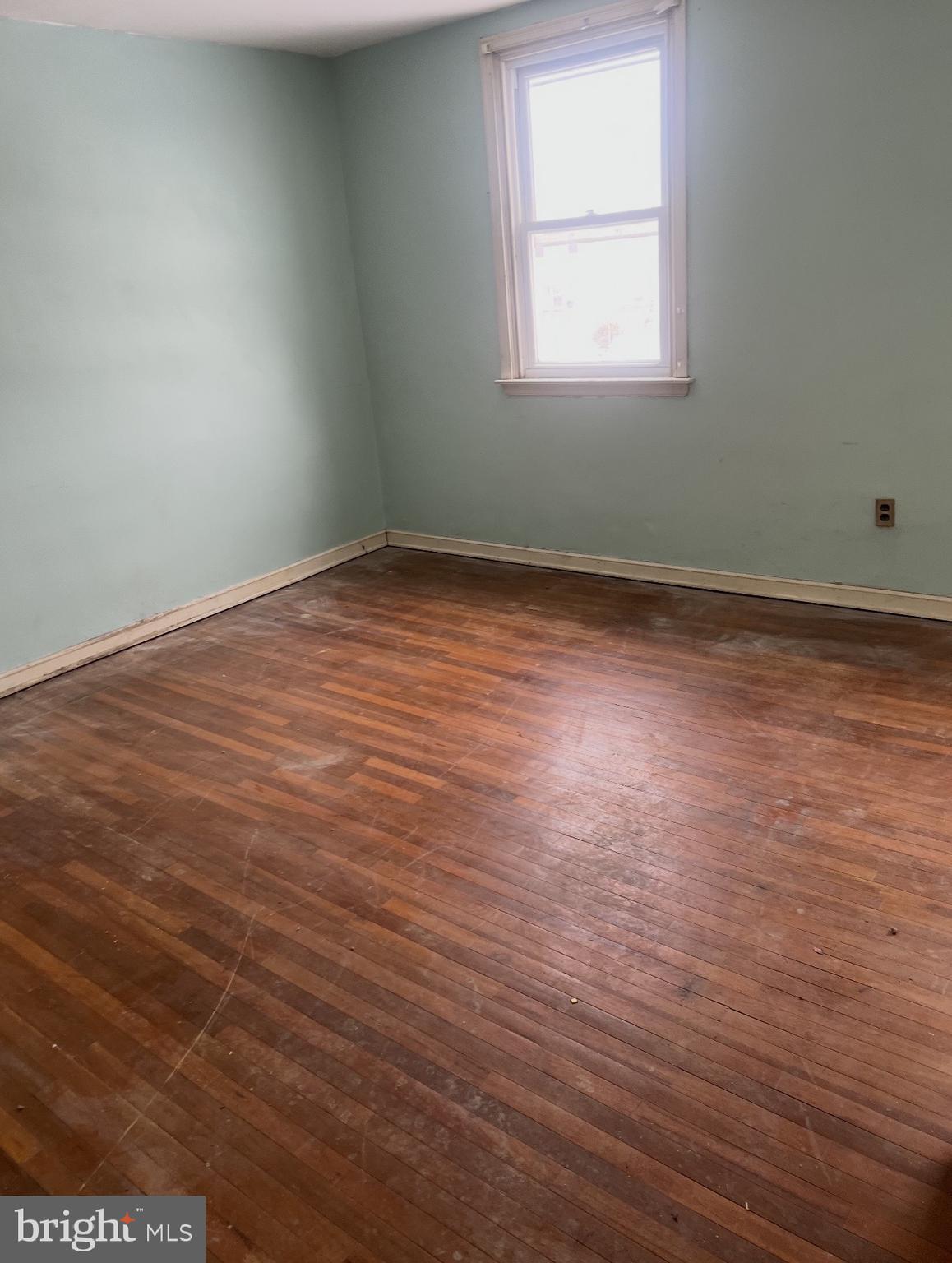 2114 LONGSHORE AVENUE