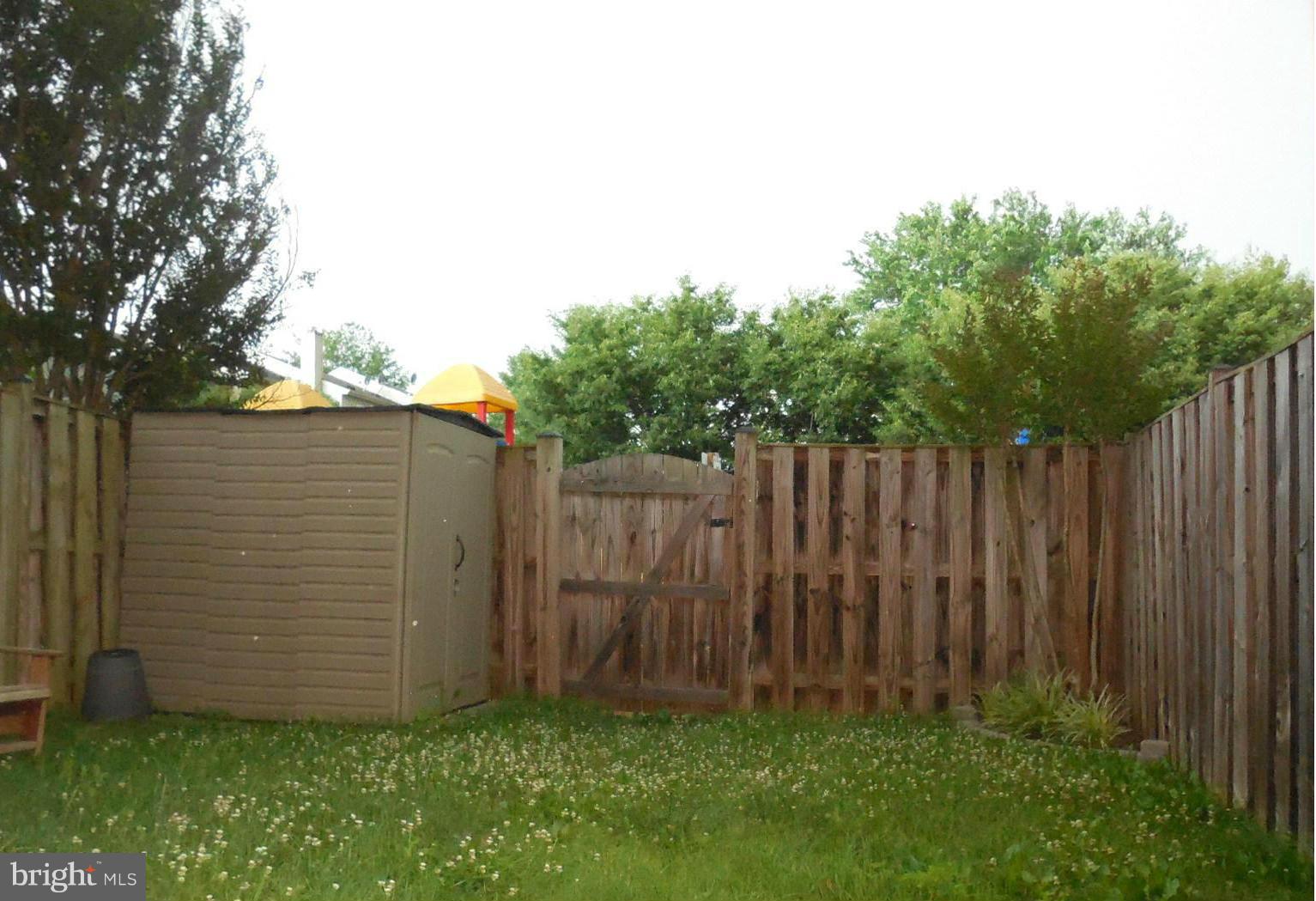 LONGSTREET COMMONS - Residential Lease