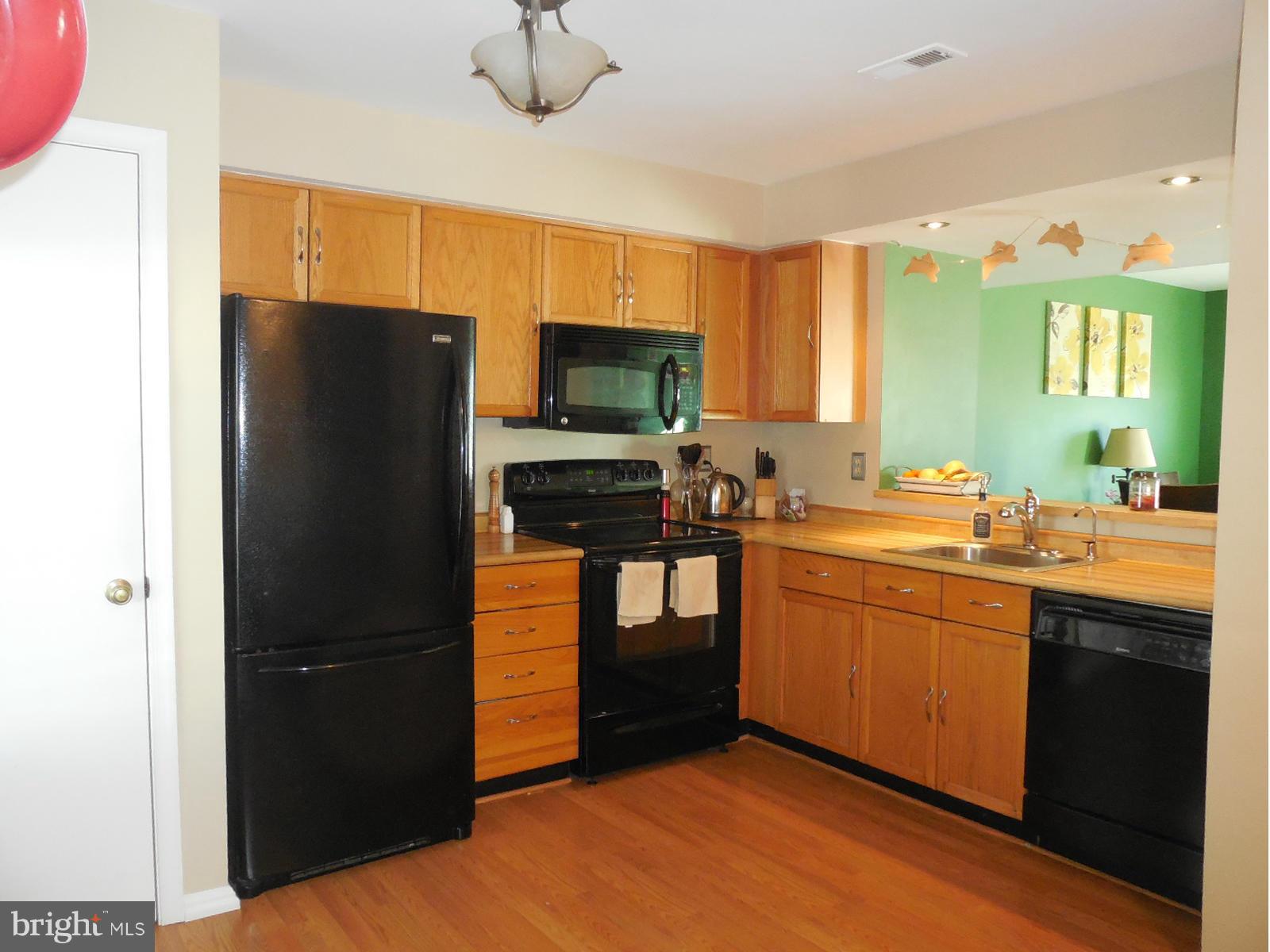 LONGSTREET COMMONS - Residential Lease