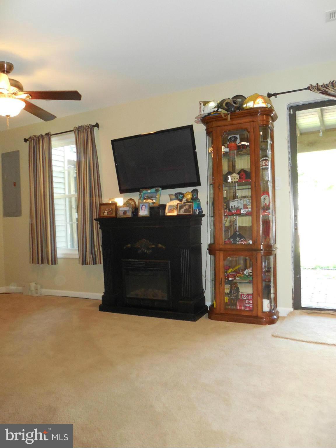 LONGSTREET COMMONS - Residential Lease