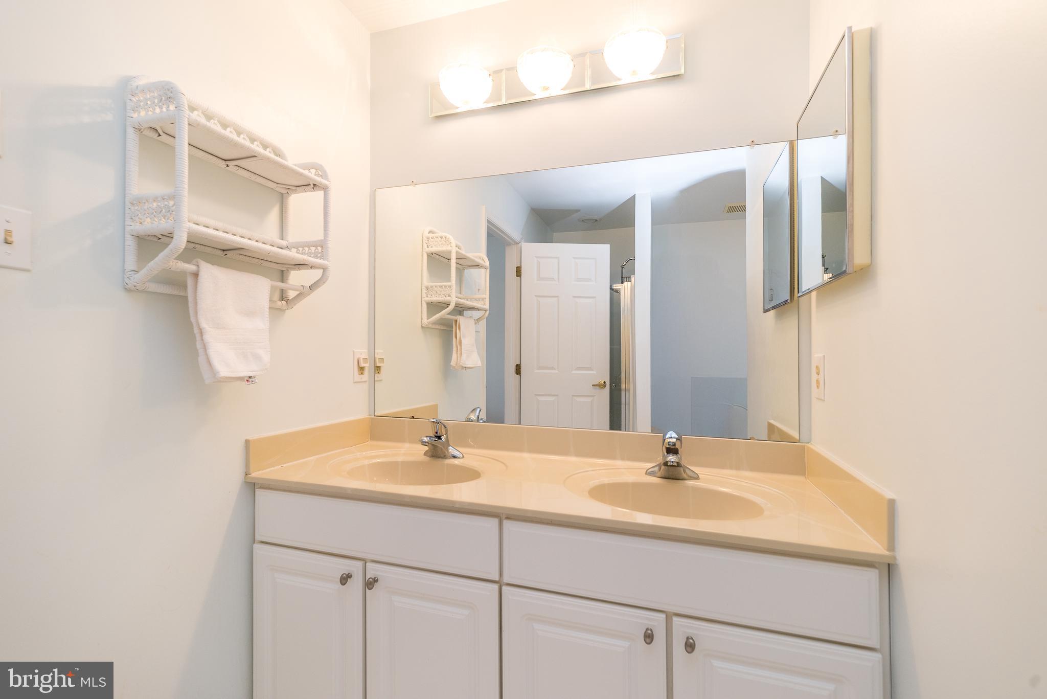 HAMPTON GREEN - Residential