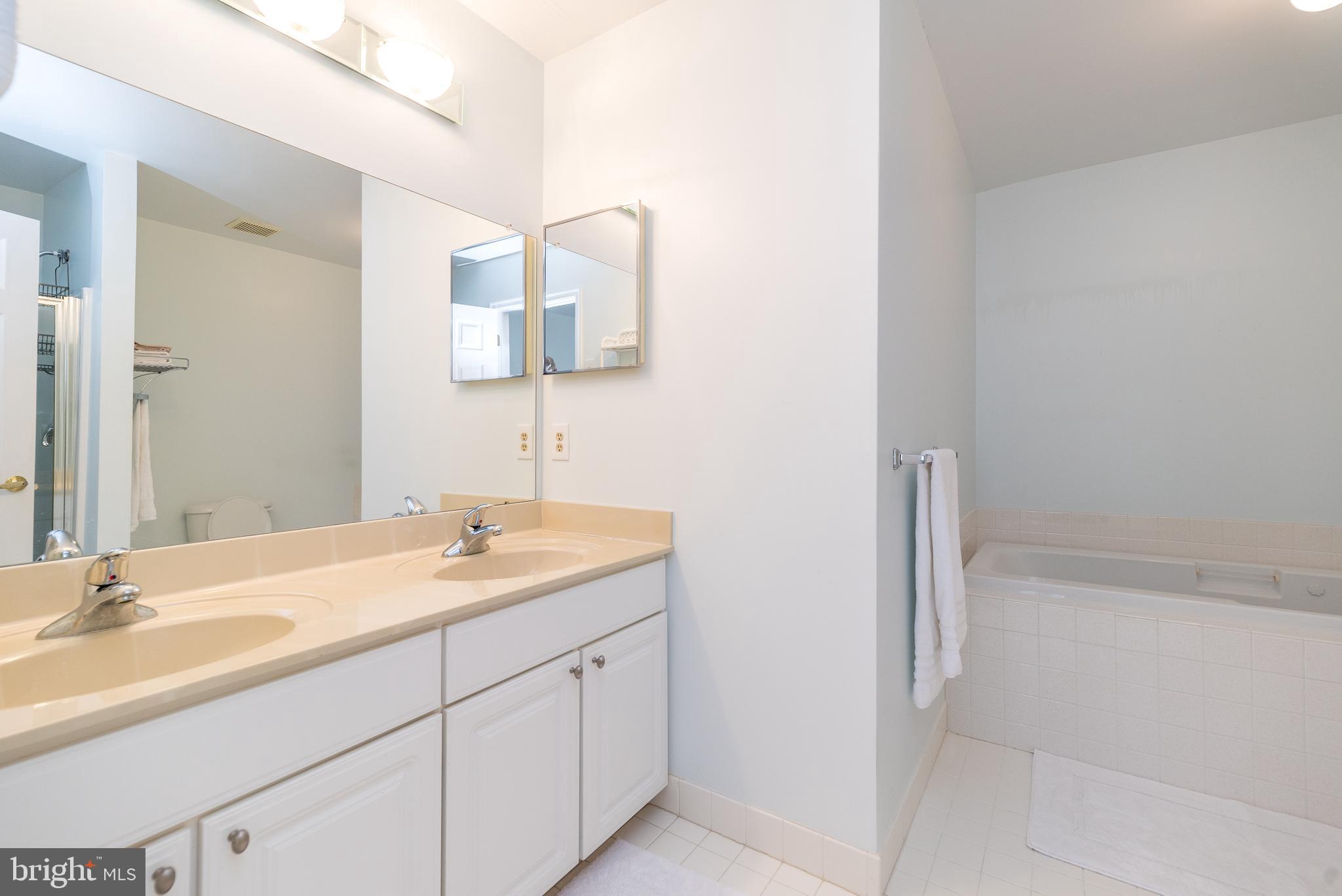 HAMPTON GREEN - Residential