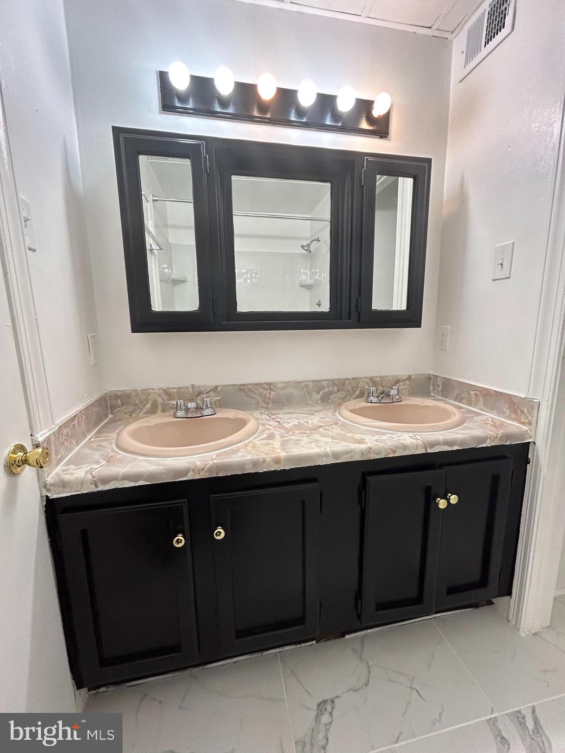 OVERBROOK - Residential Lease
