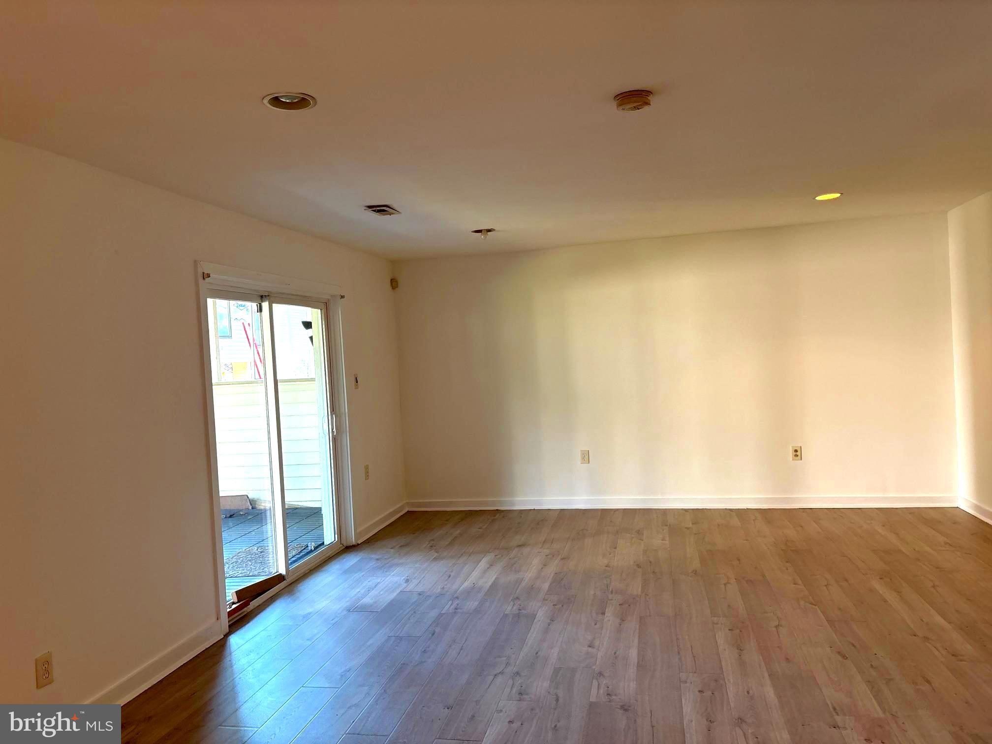 MONTGOMERY VILLAGE - Residential Lease