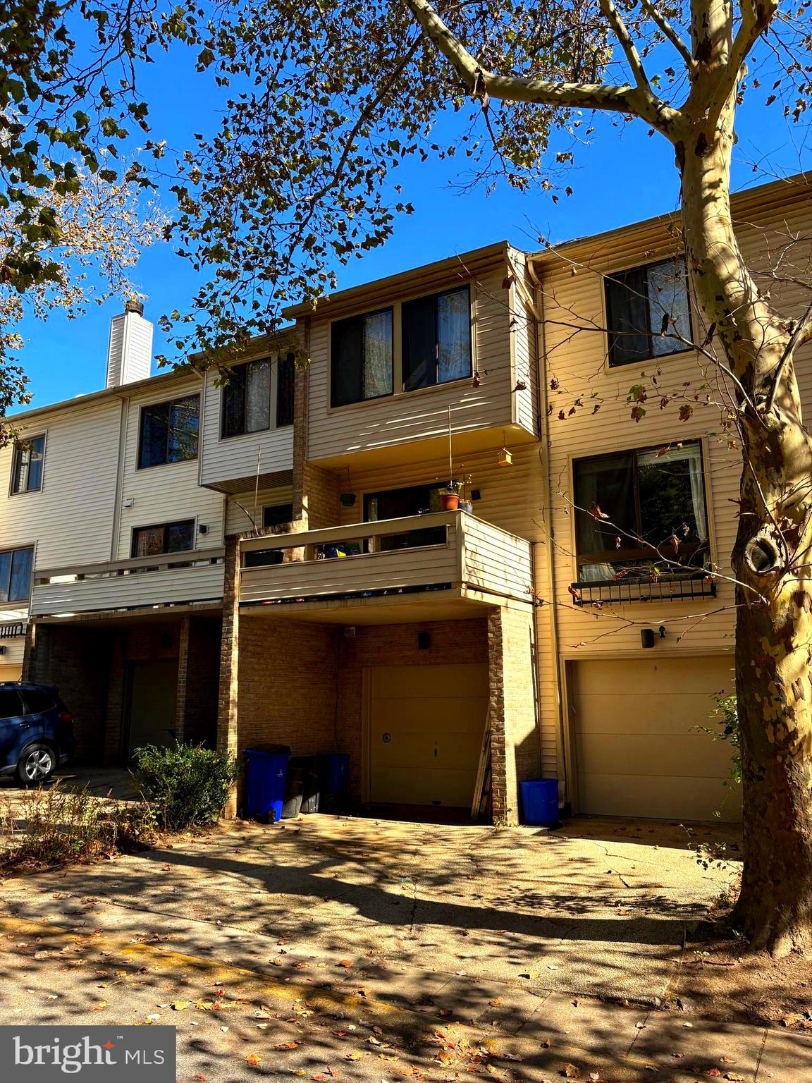 MONTGOMERY VILLAGE - Residential Lease