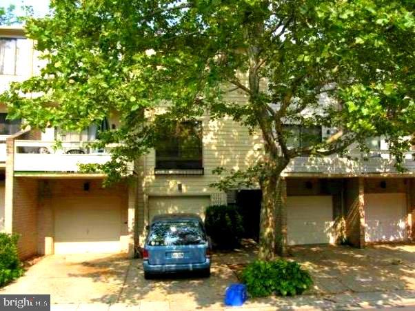 MONTGOMERY VILLAGE - Residential Lease