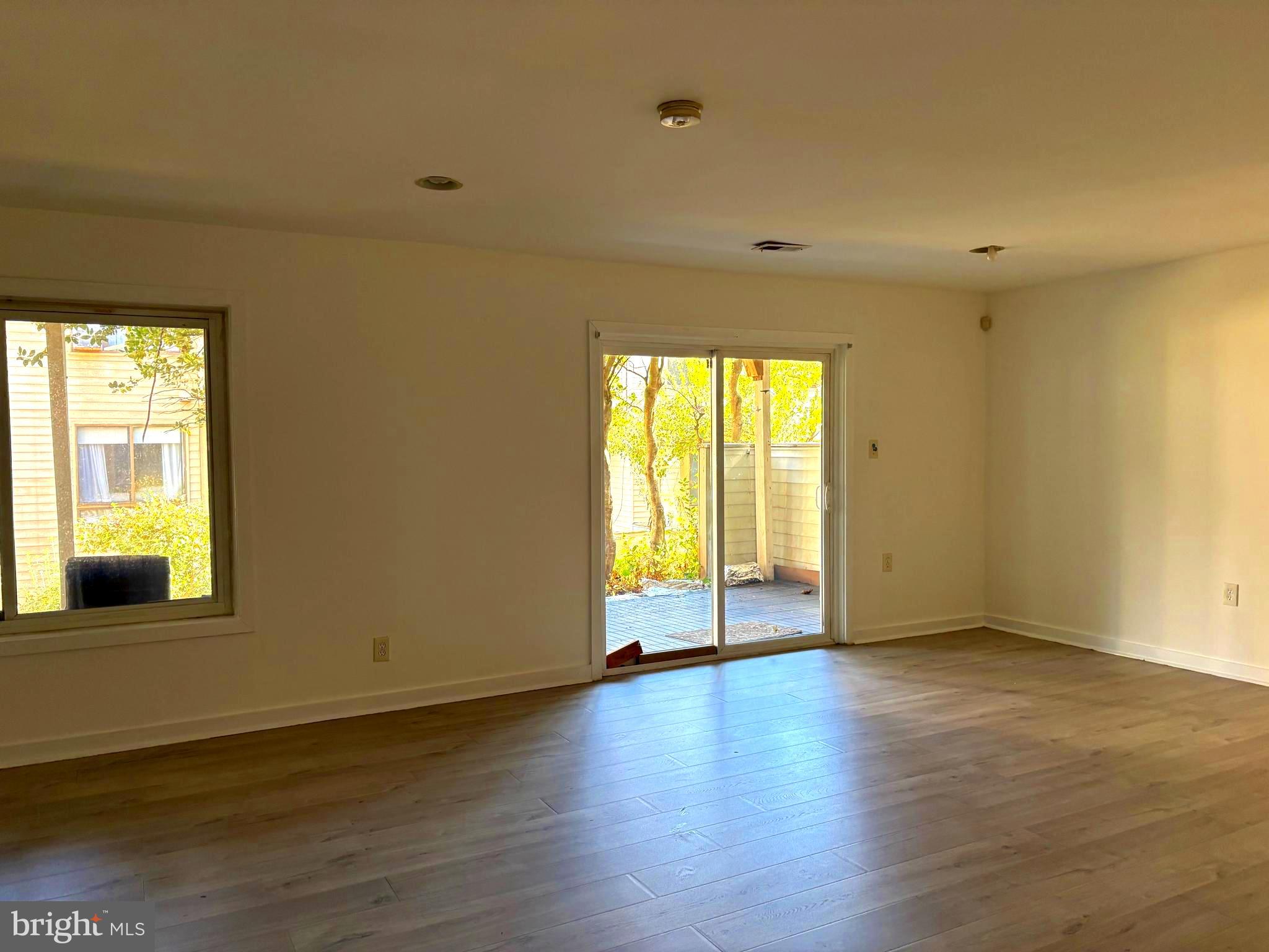 MONTGOMERY VILLAGE - Residential Lease