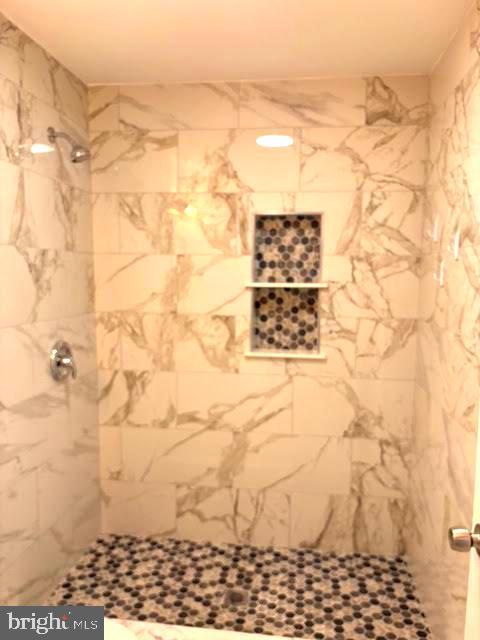 MONTGOMERY VILLAGE - Residential Lease