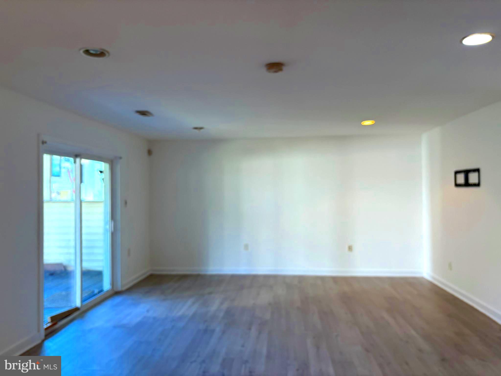 MONTGOMERY VILLAGE - Residential Lease