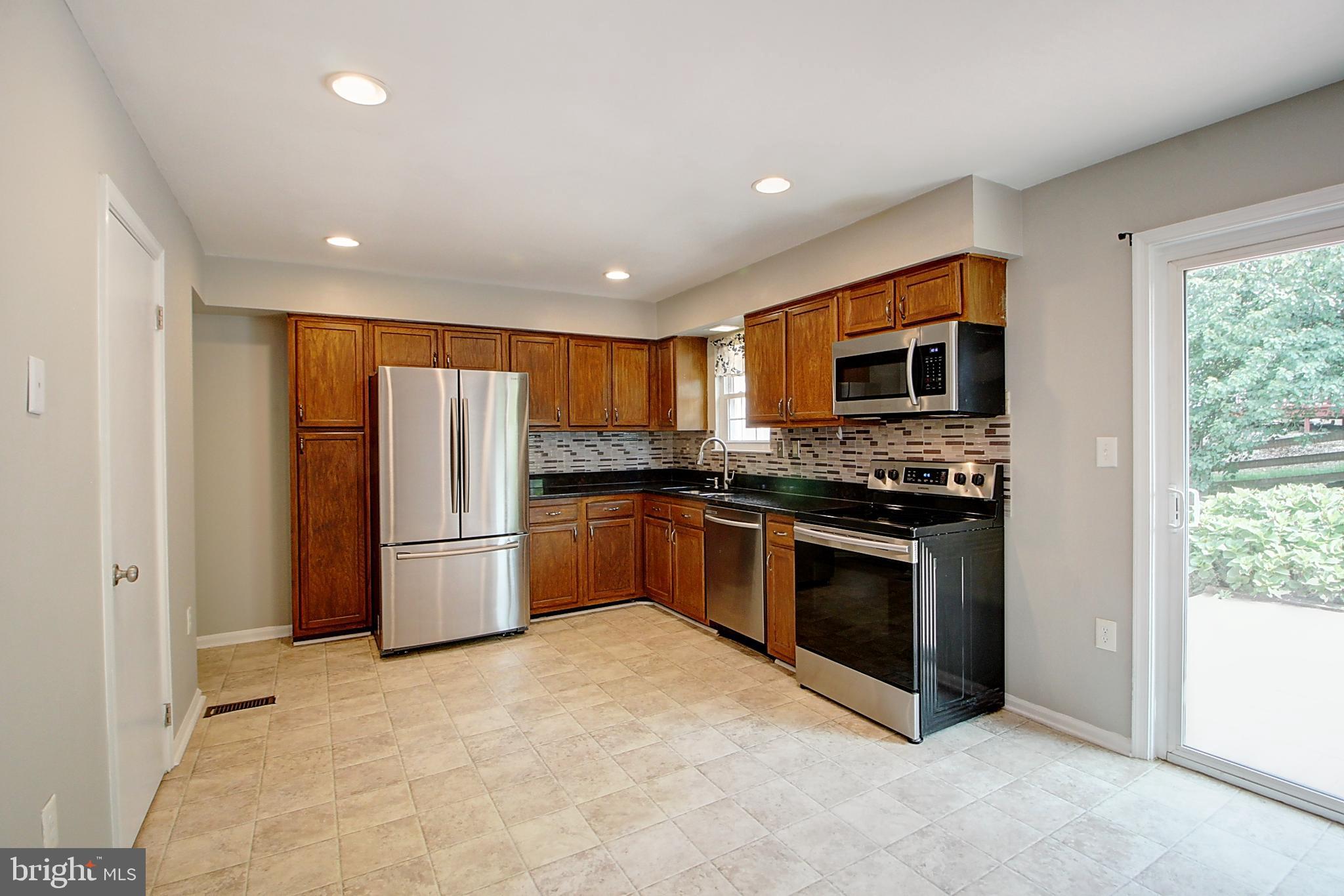 101 S OAK CLIFF COURT