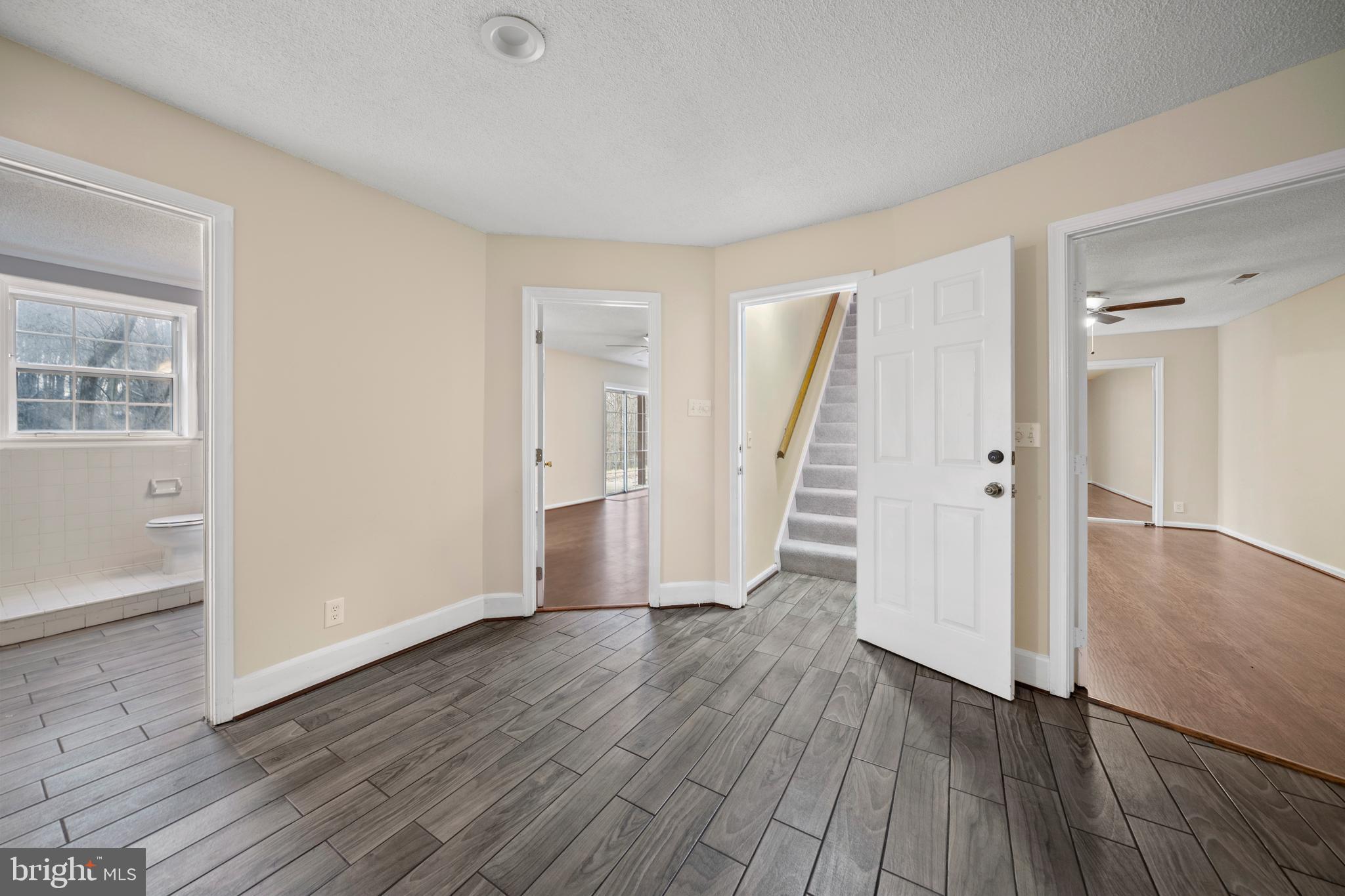 SUMMITT HILL - Residential