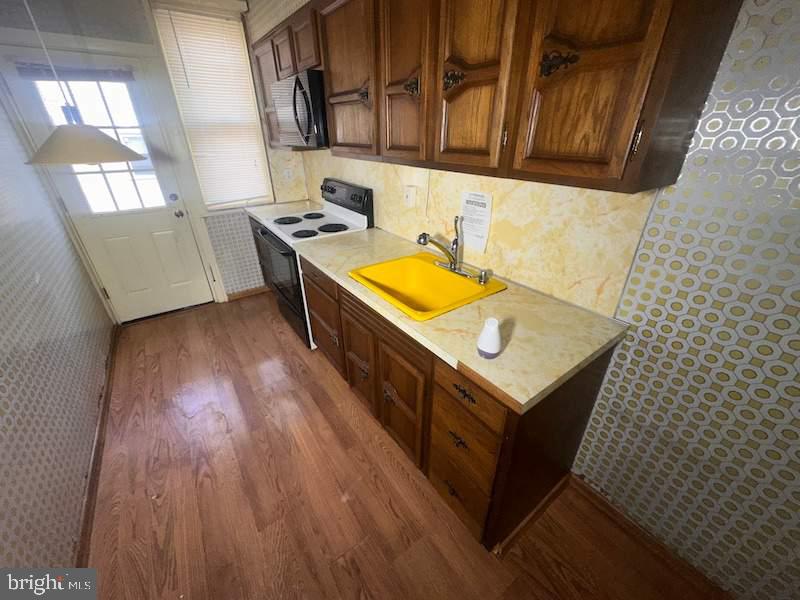 5737 N WOODSTOCK STREET