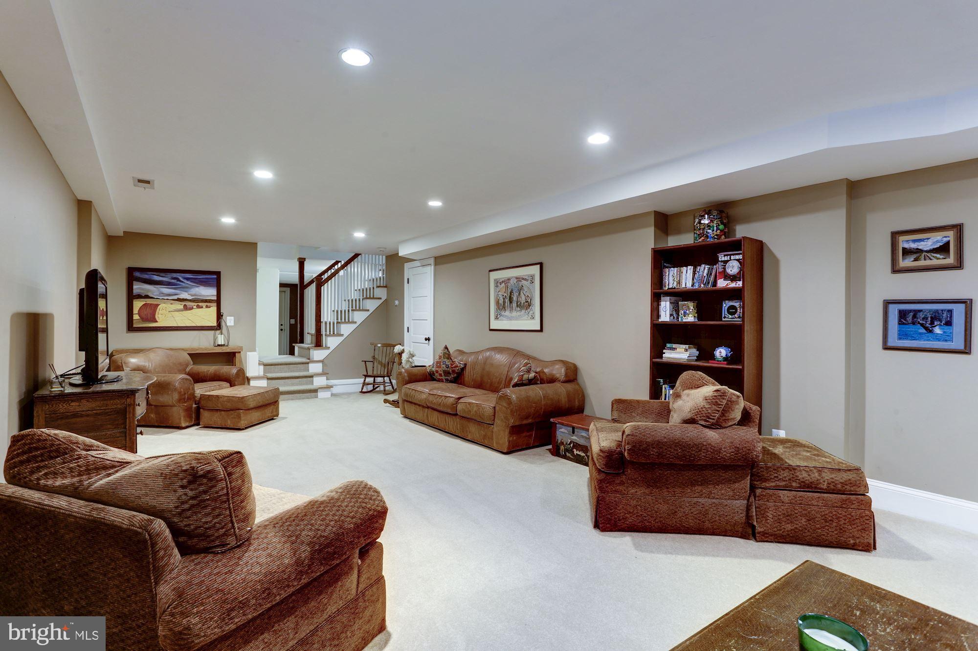 CHEVY CHASE VILLAGE - Residential