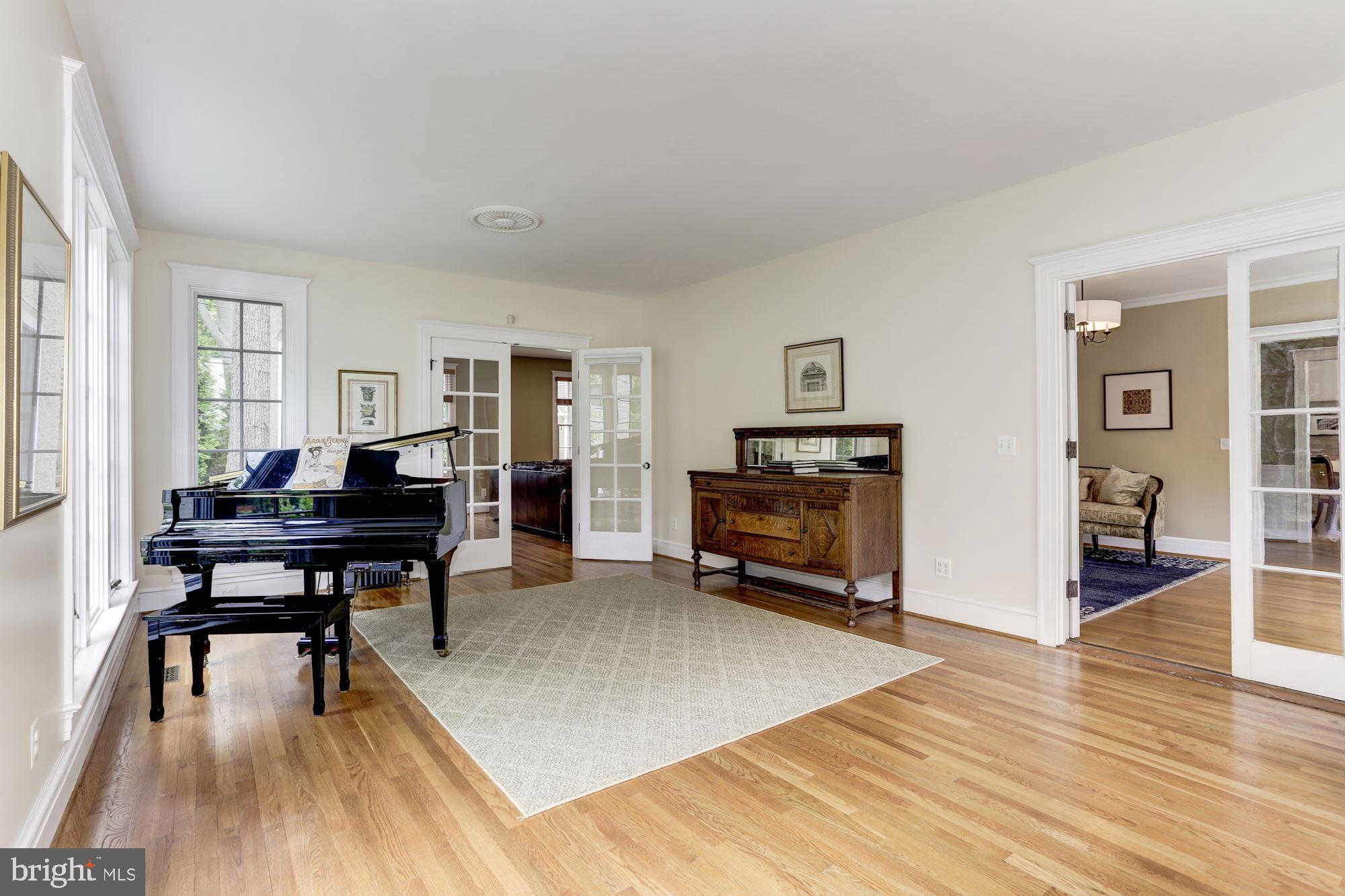 CHEVY CHASE VILLAGE - Residential