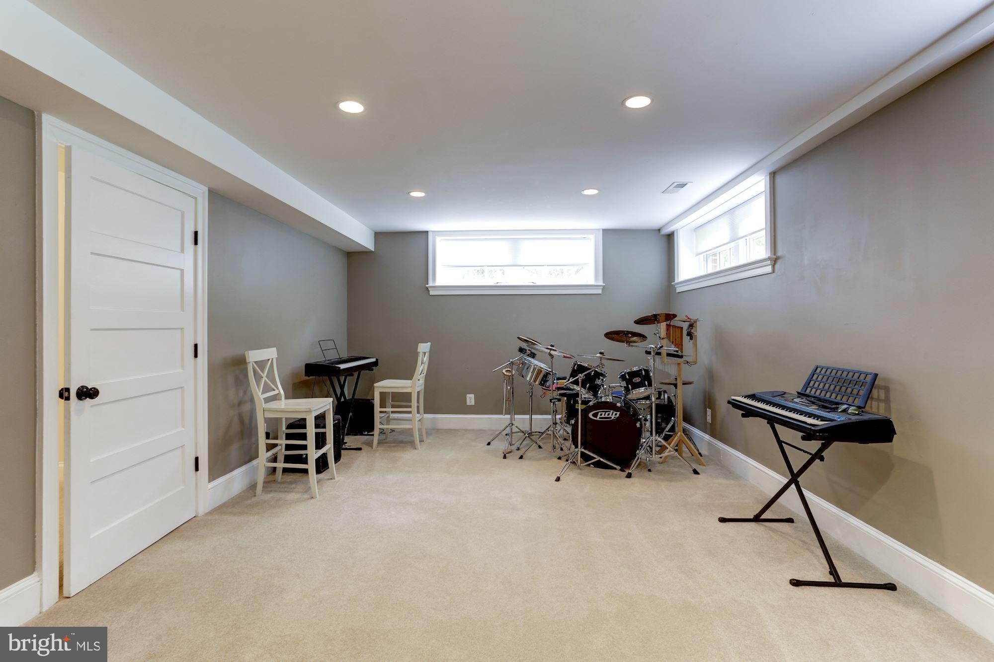 CHEVY CHASE VILLAGE - Residential