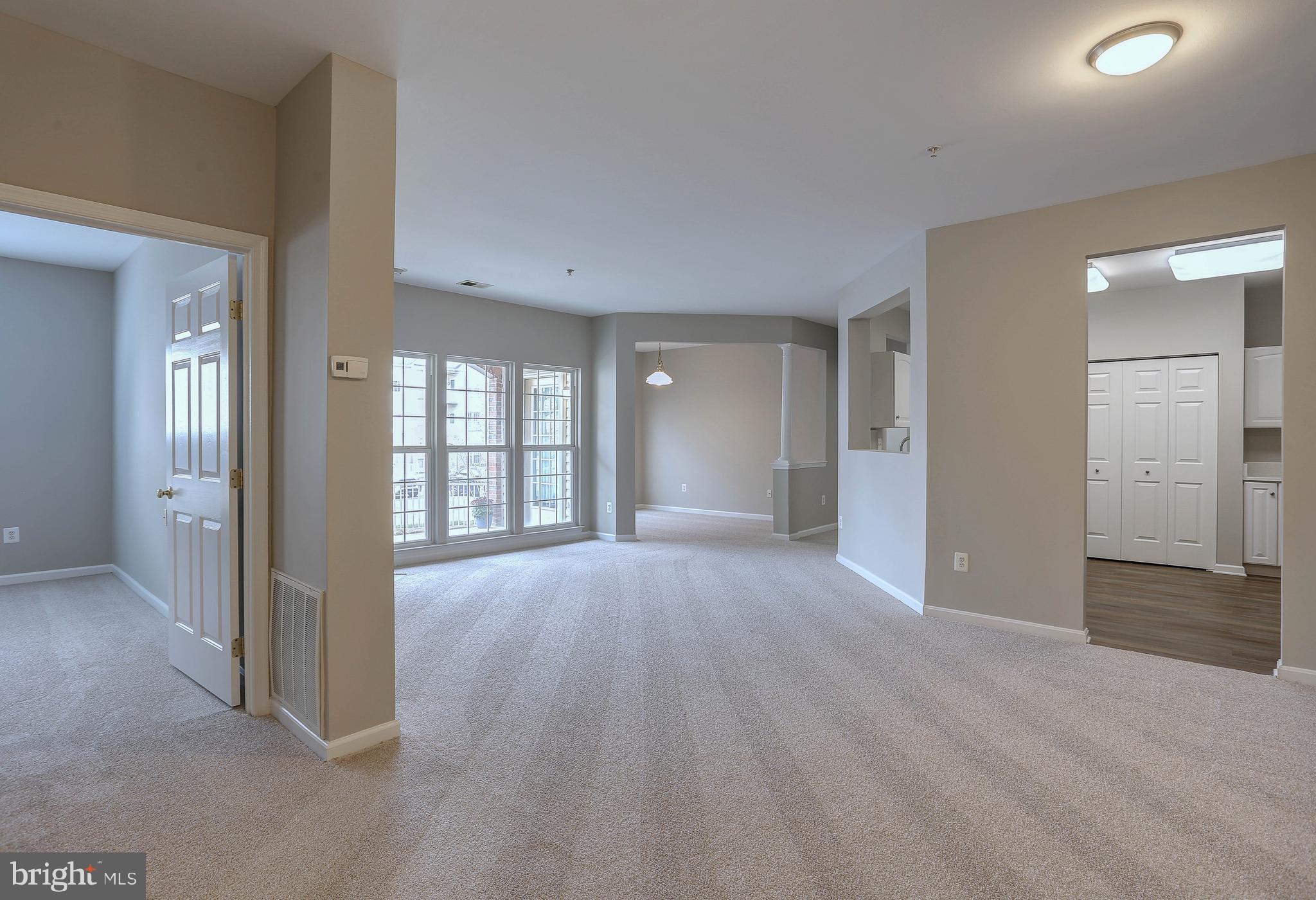 HAMPTON COURT - Residential