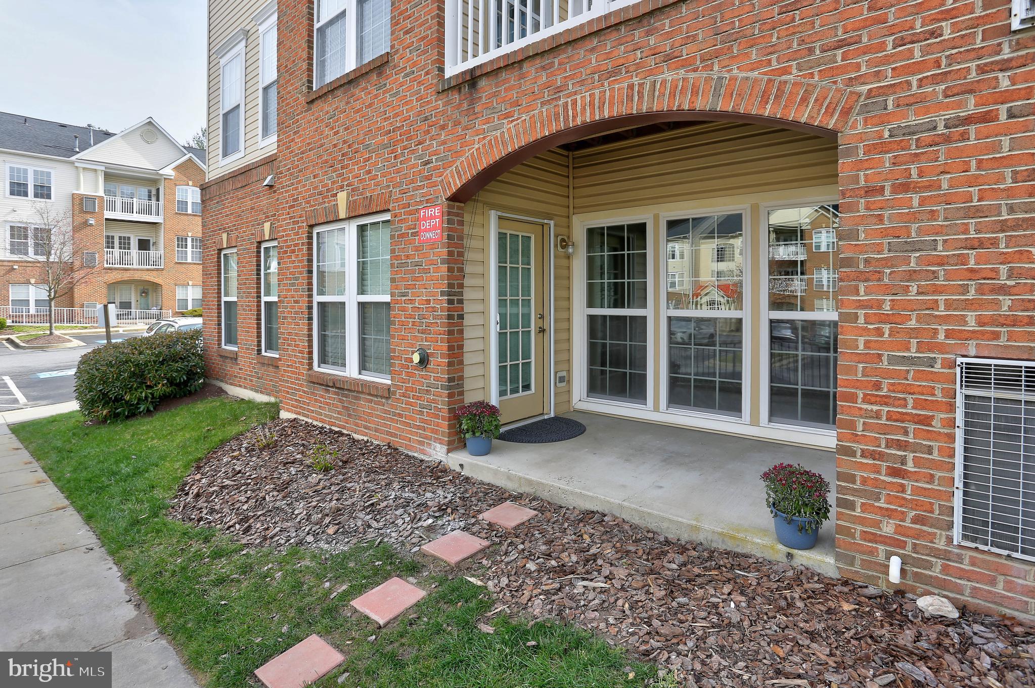 HAMPTON COURT - Residential