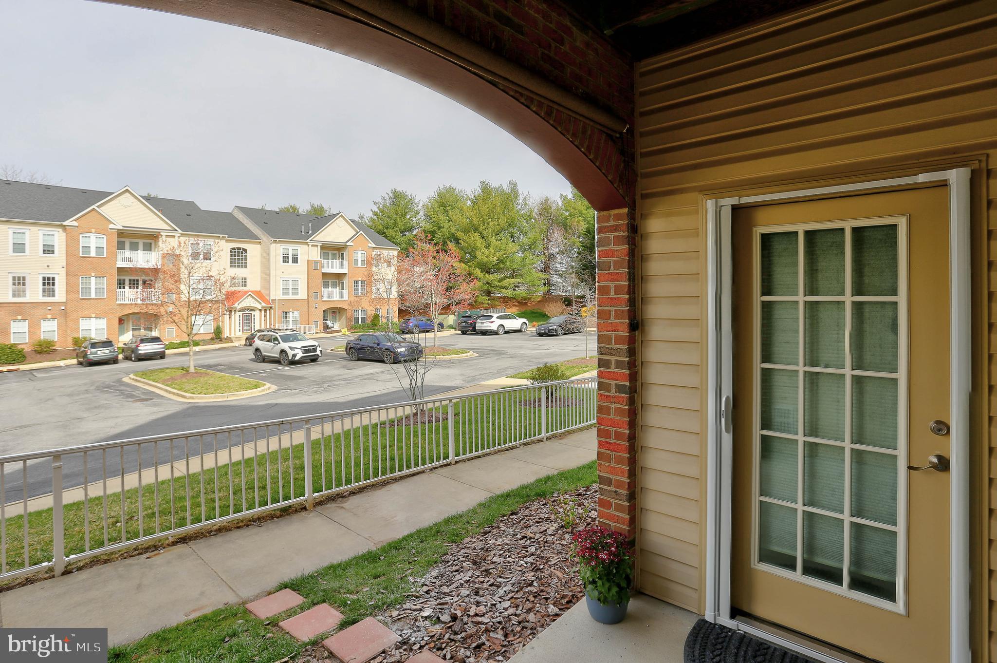 HAMPTON COURT - Residential