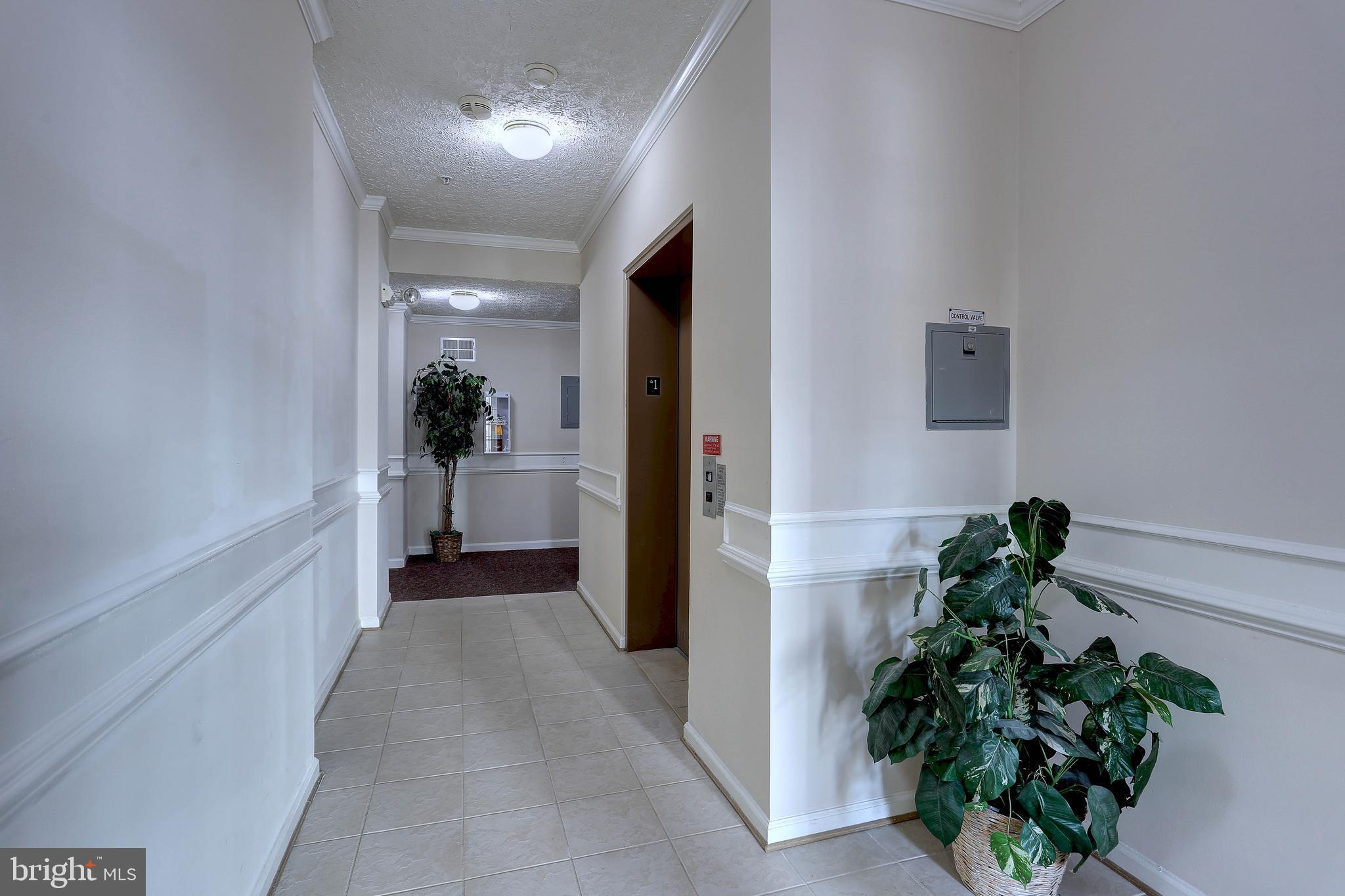 HAMPTON COURT - Residential