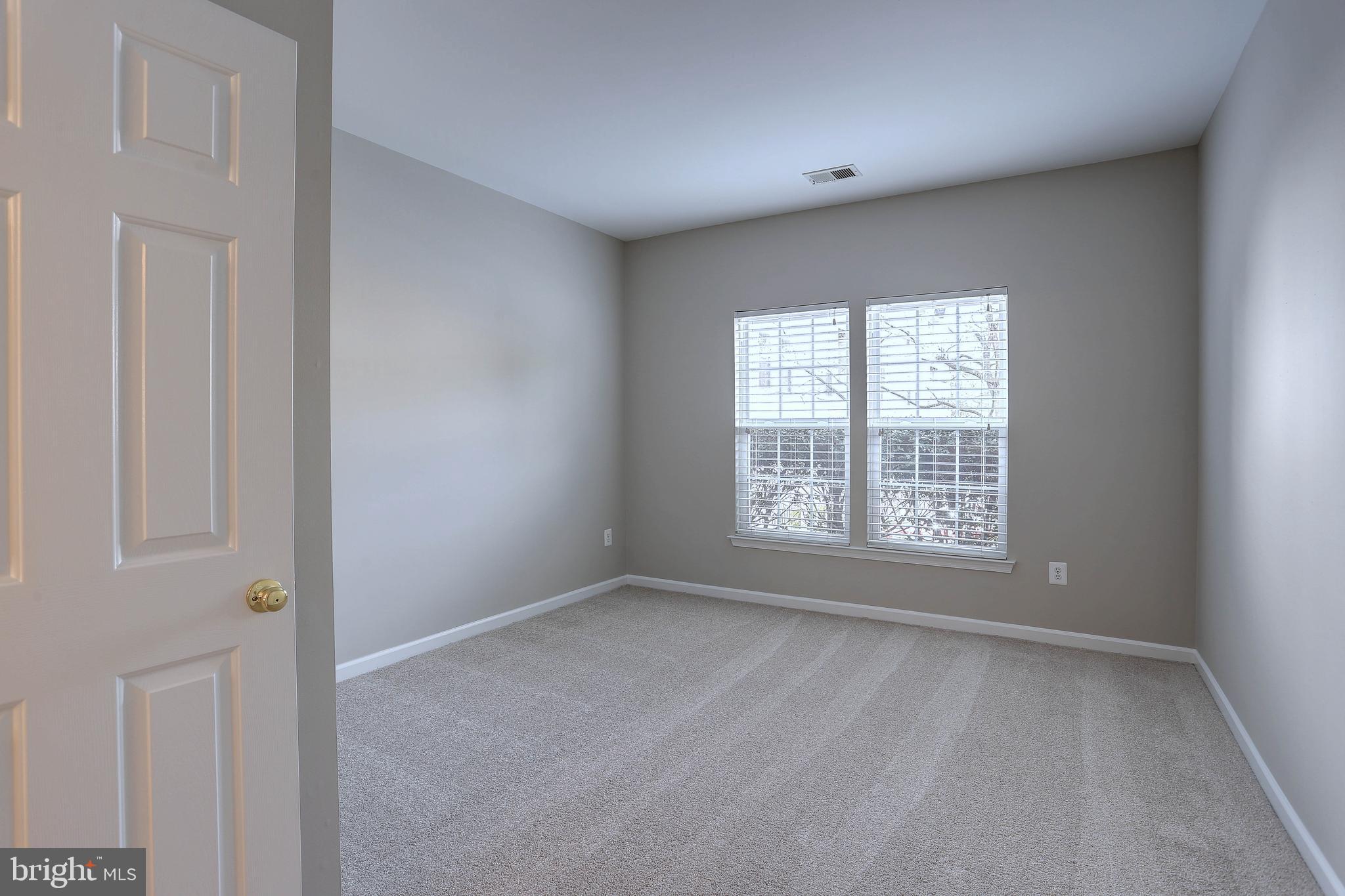 HAMPTON COURT - Residential