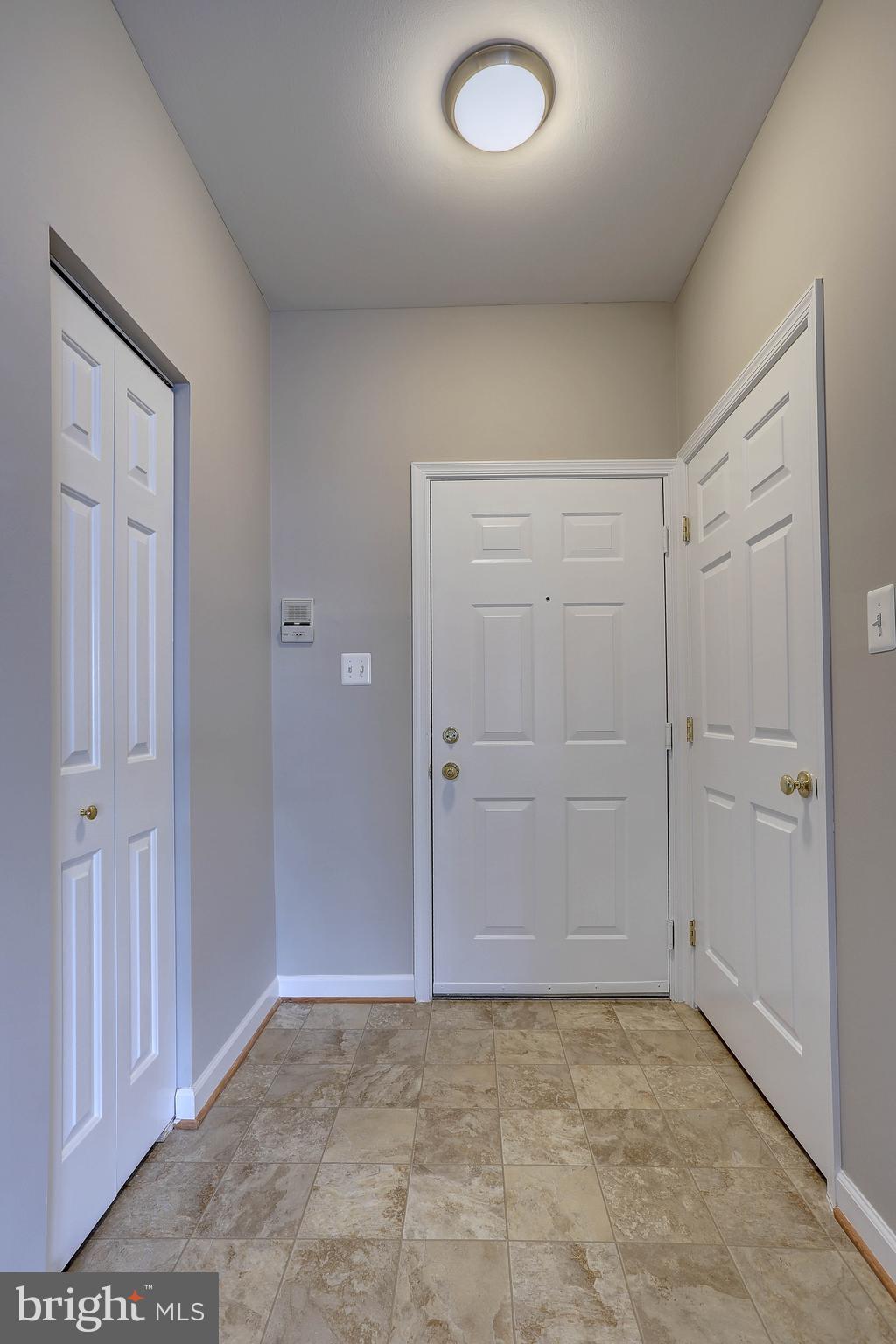 HAMPTON COURT - Residential