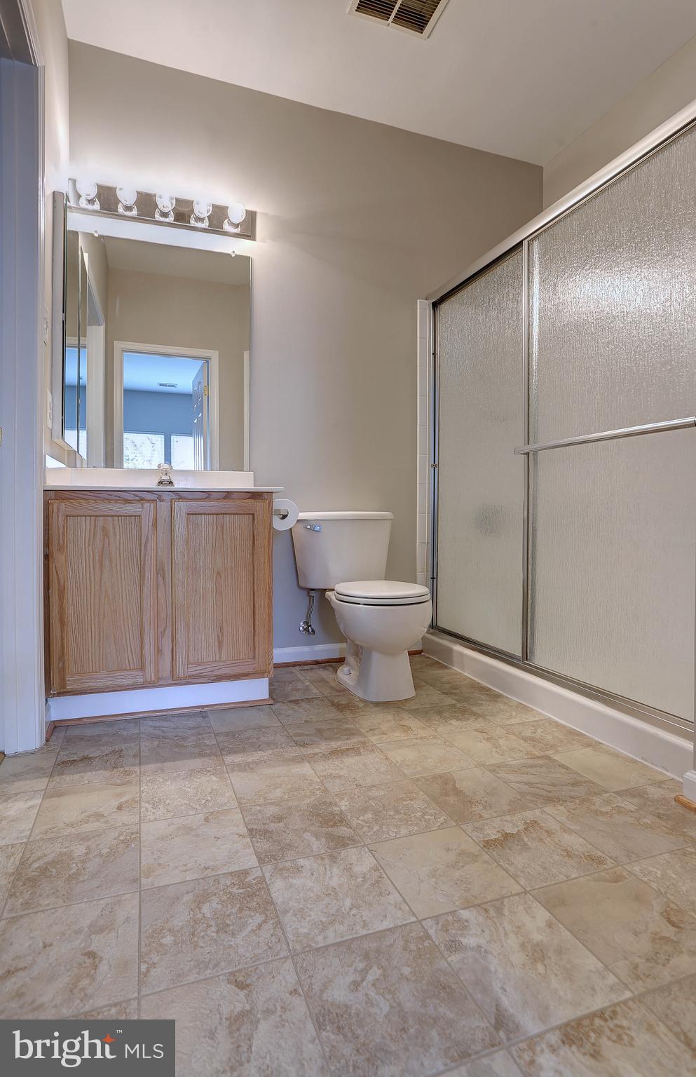 HAMPTON COURT - Residential