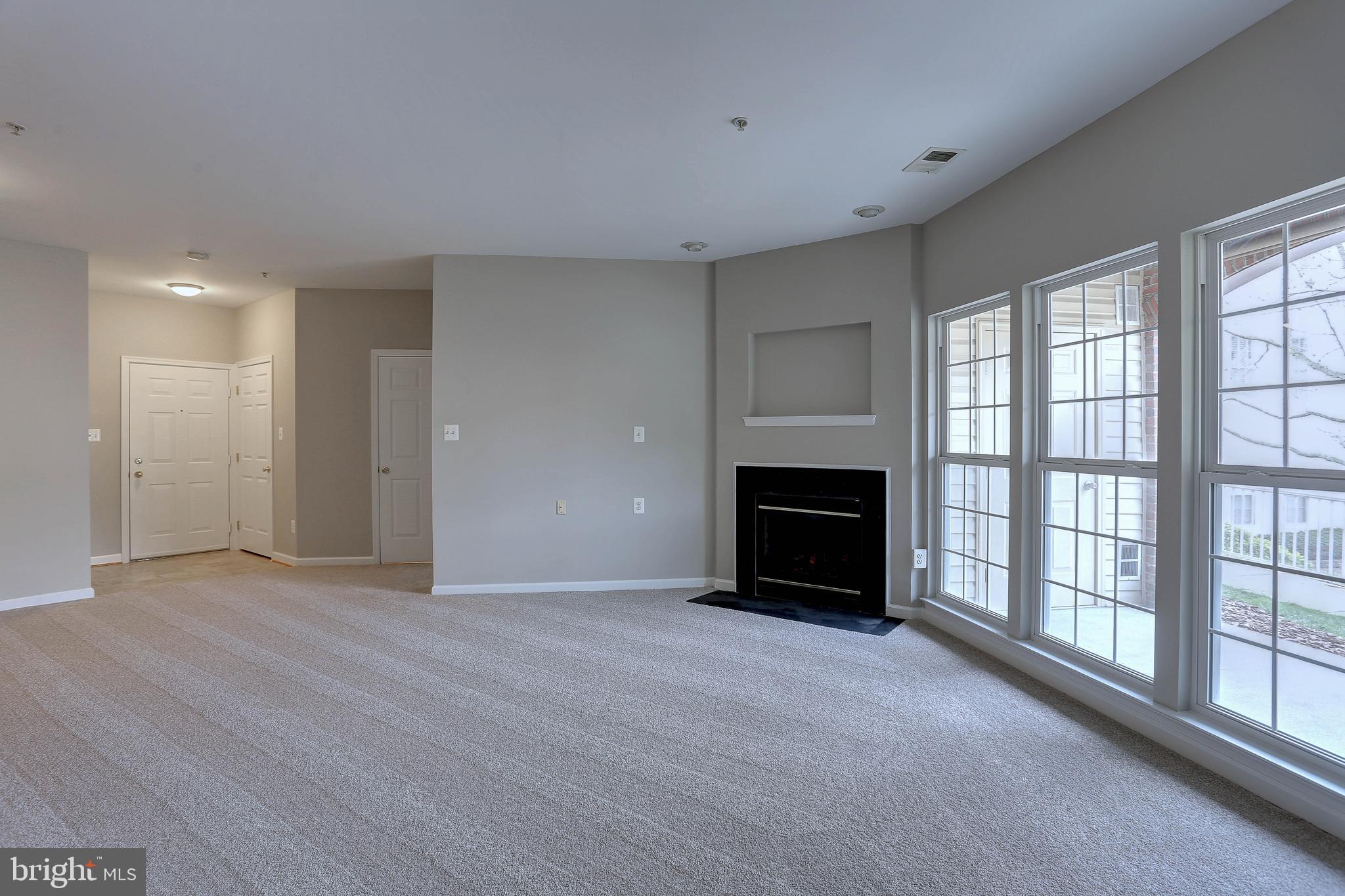 HAMPTON COURT - Residential