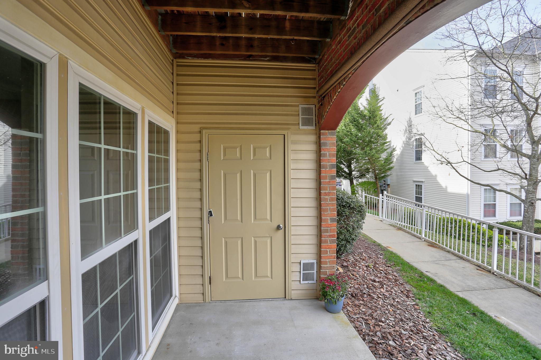 HAMPTON COURT - Residential