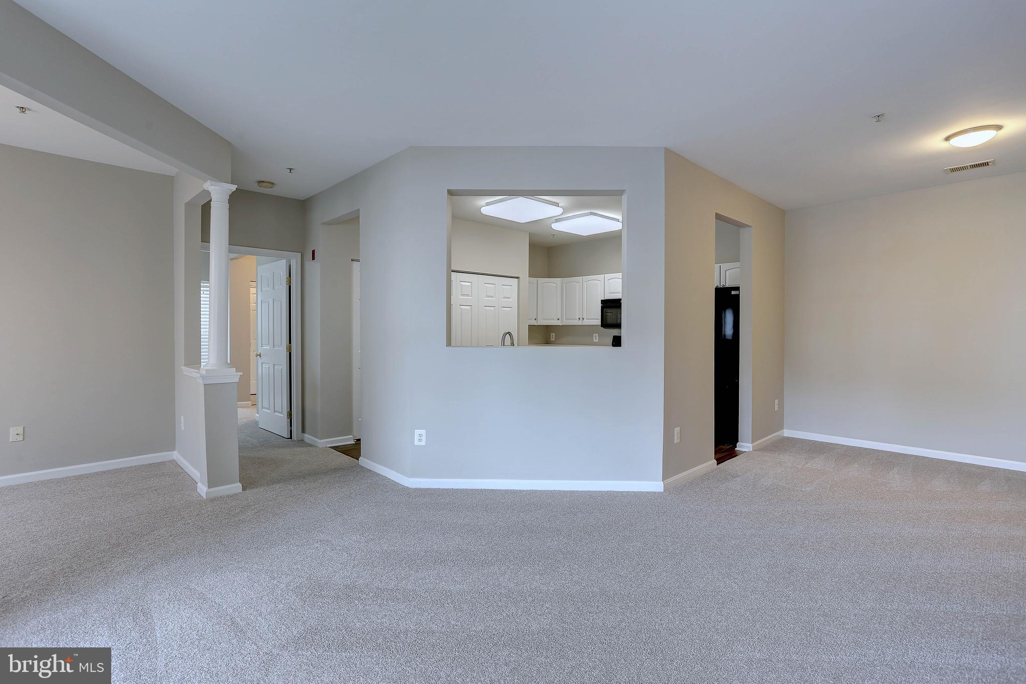 HAMPTON COURT - Residential