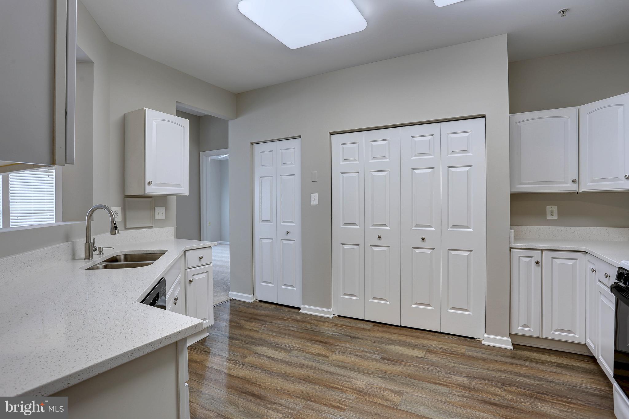 HAMPTON COURT - Residential