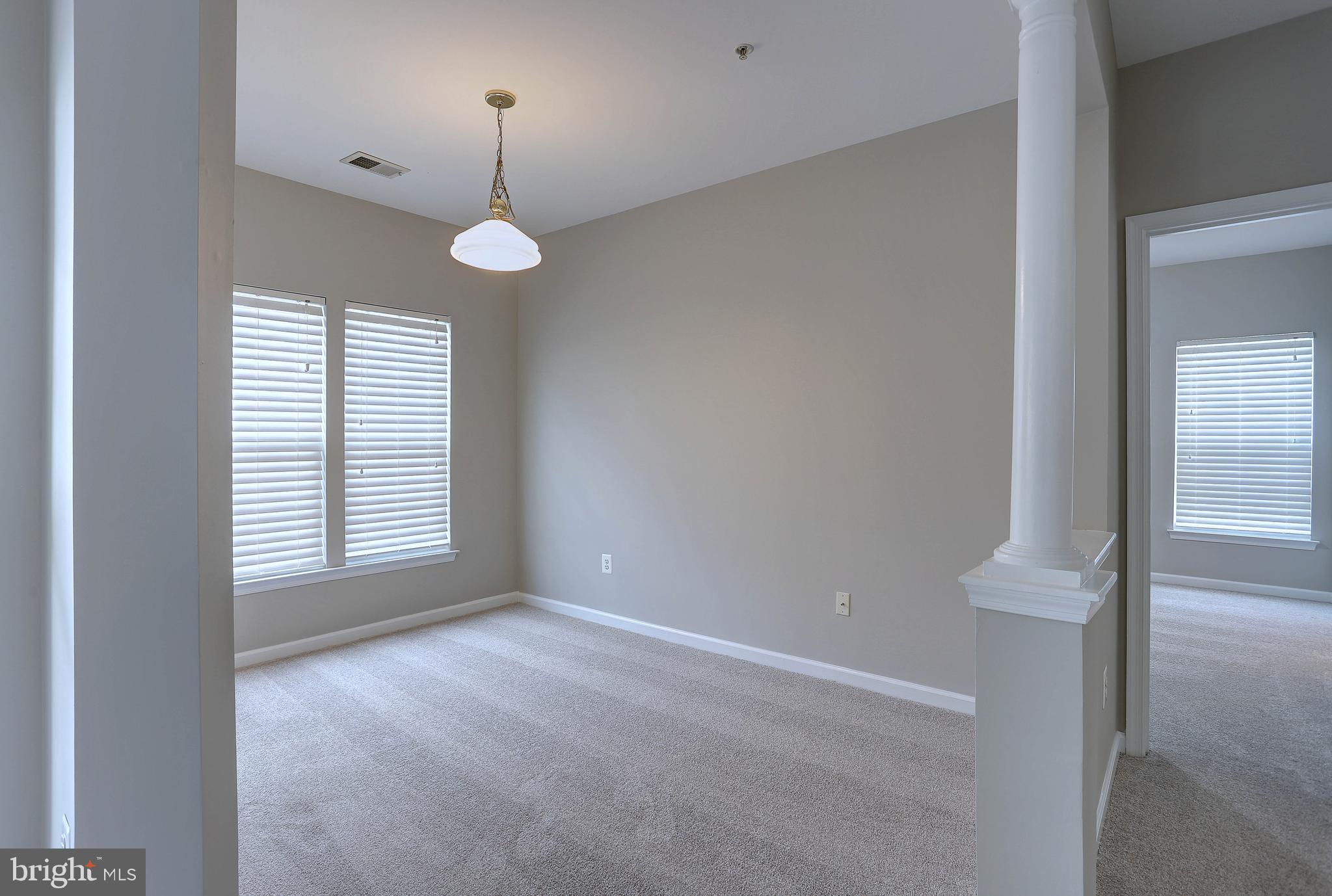 HAMPTON COURT - Residential