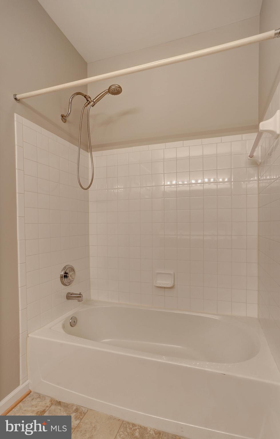 HAMPTON COURT - Residential