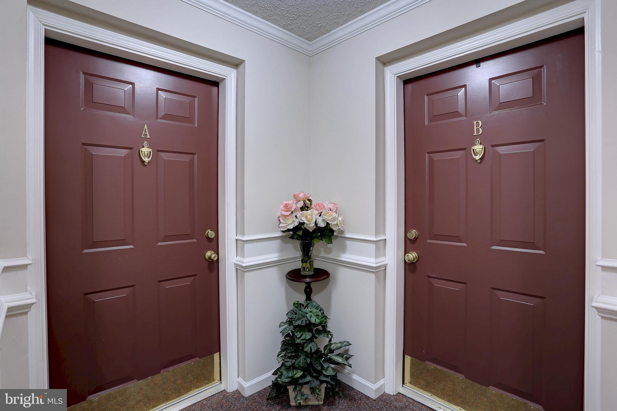 HAMPTON COURT - Residential