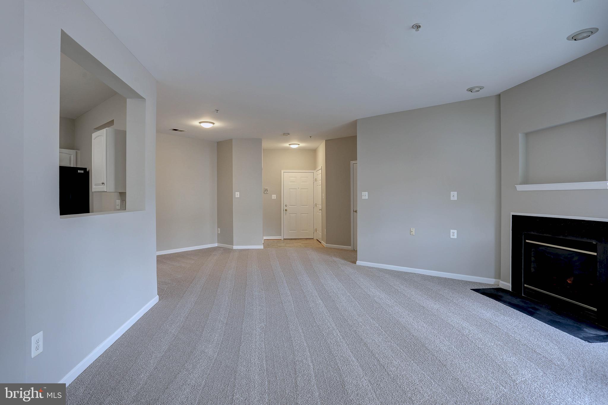 HAMPTON COURT - Residential